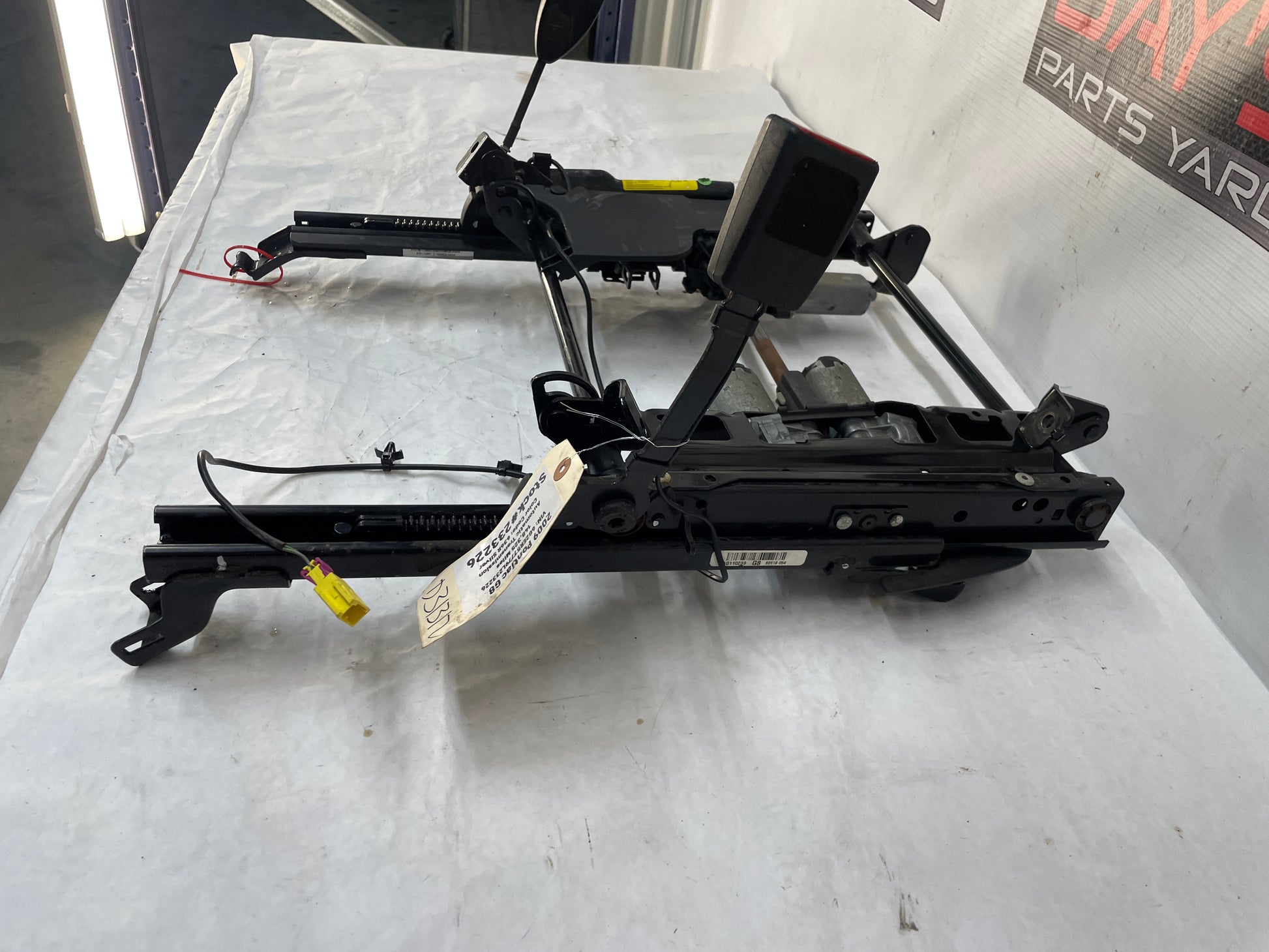 2009 Pontiac G8 RH Passenger Front Seat Track Frame Electric OEM - Day's Parts Yard