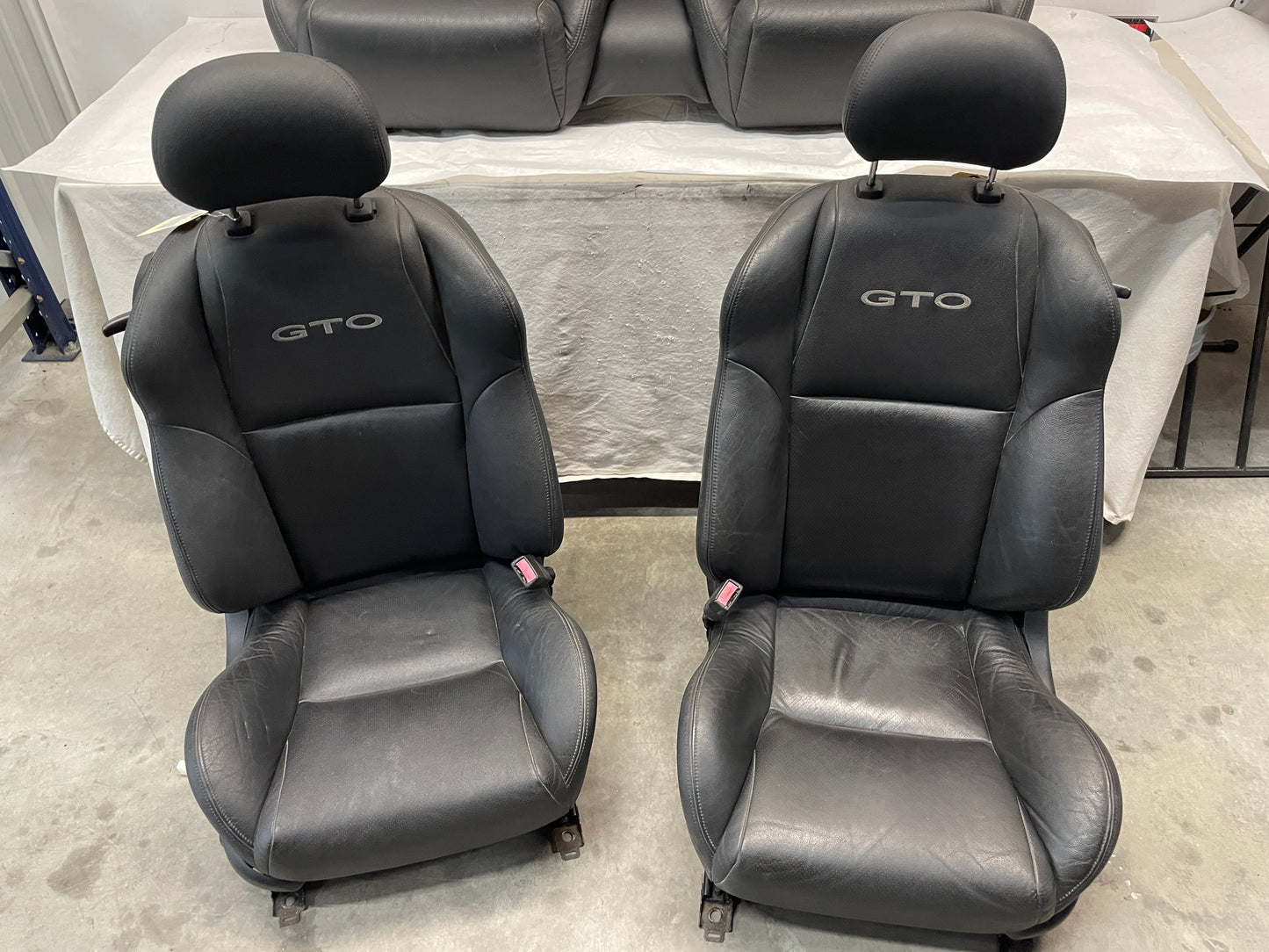 2005 Pontiac GTO Seats Front and Rears Black Leather OEM - Day's Parts Yard