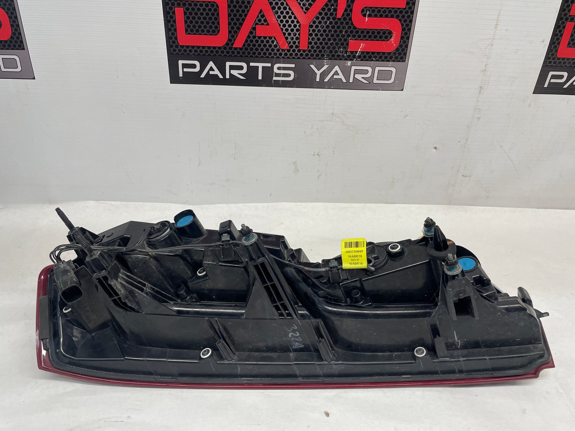 2018 Chevy Camaro SS RH Passenger Tail Light Taillight Lamp OEM - Day's Parts Yard