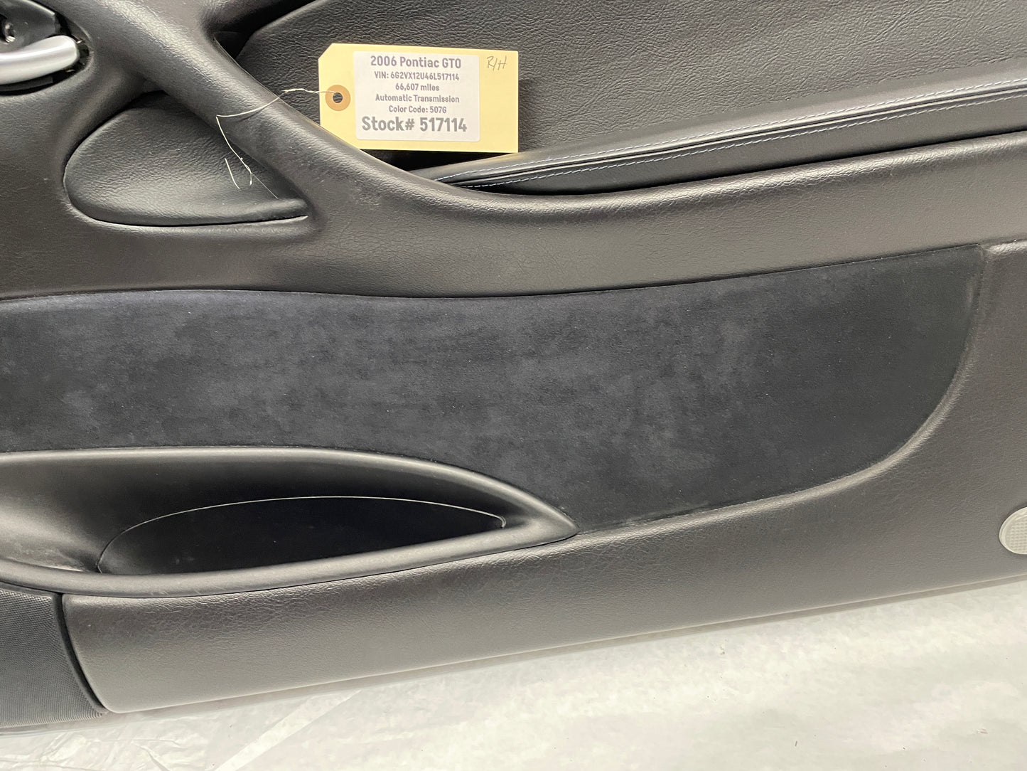 2006 Pontiac GTO RH Passenger Front Interior Door Panel Trim OEM