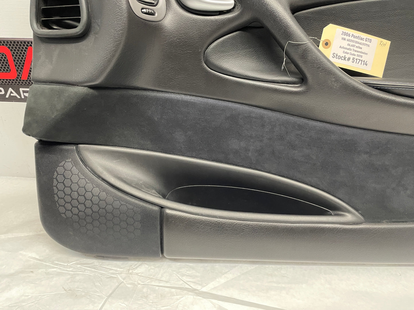 2006 Pontiac GTO RH Passenger Front Interior Door Panel Trim OEM