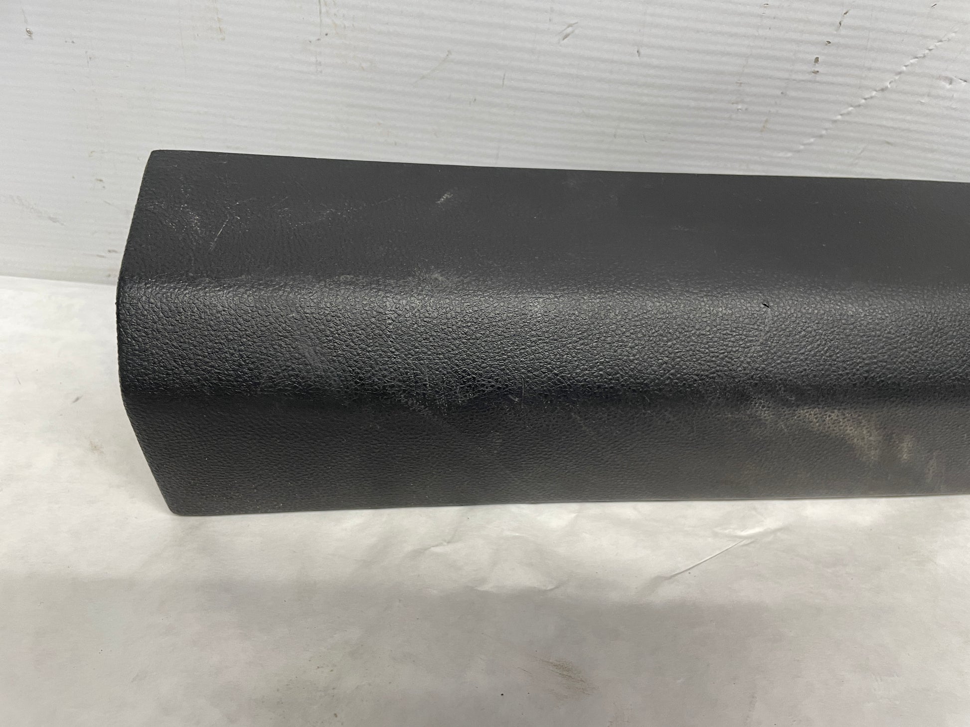 2014 Chevy SS Sedan RH & LH Front Interior Carpet Retainer Sill Moldings OEM - Day's Parts Yard