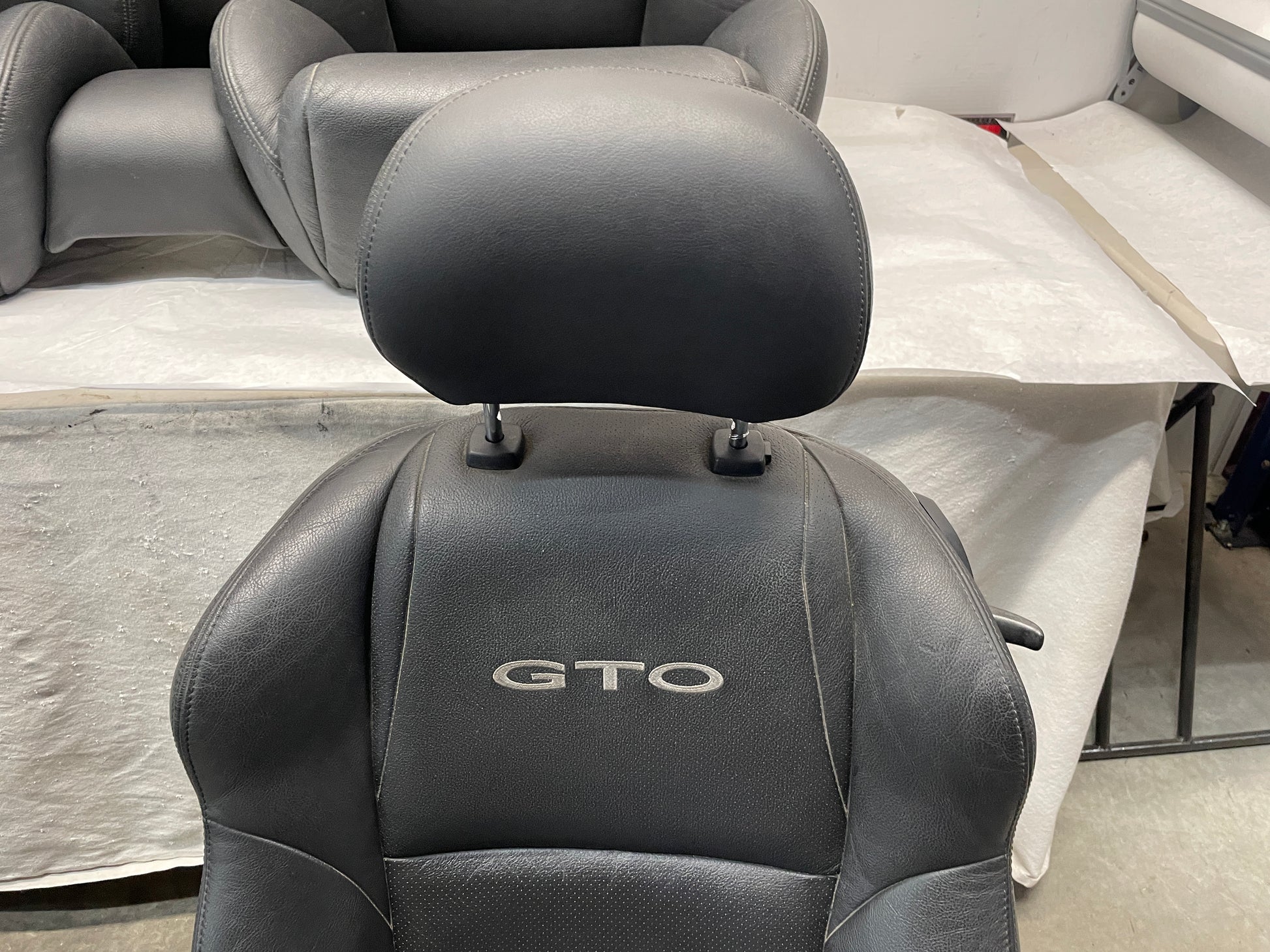 2005 Pontiac GTO Seats Front and Rears Black Leather OEM - Day's Parts Yard