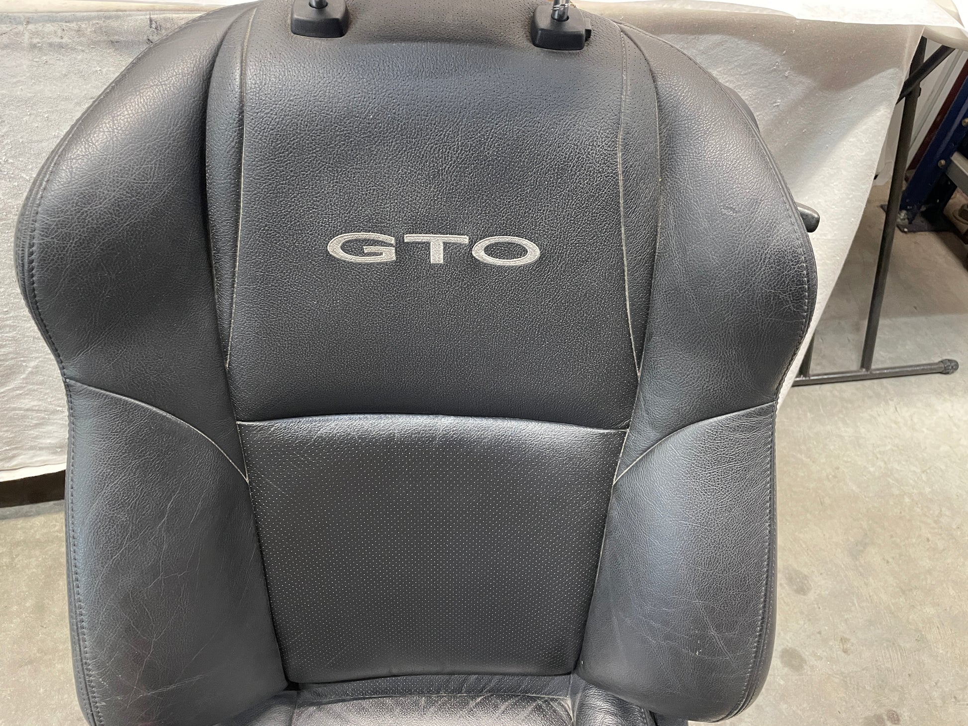 2005 Pontiac GTO Seats Front and Rears Black Leather OEM - Day's Parts Yard