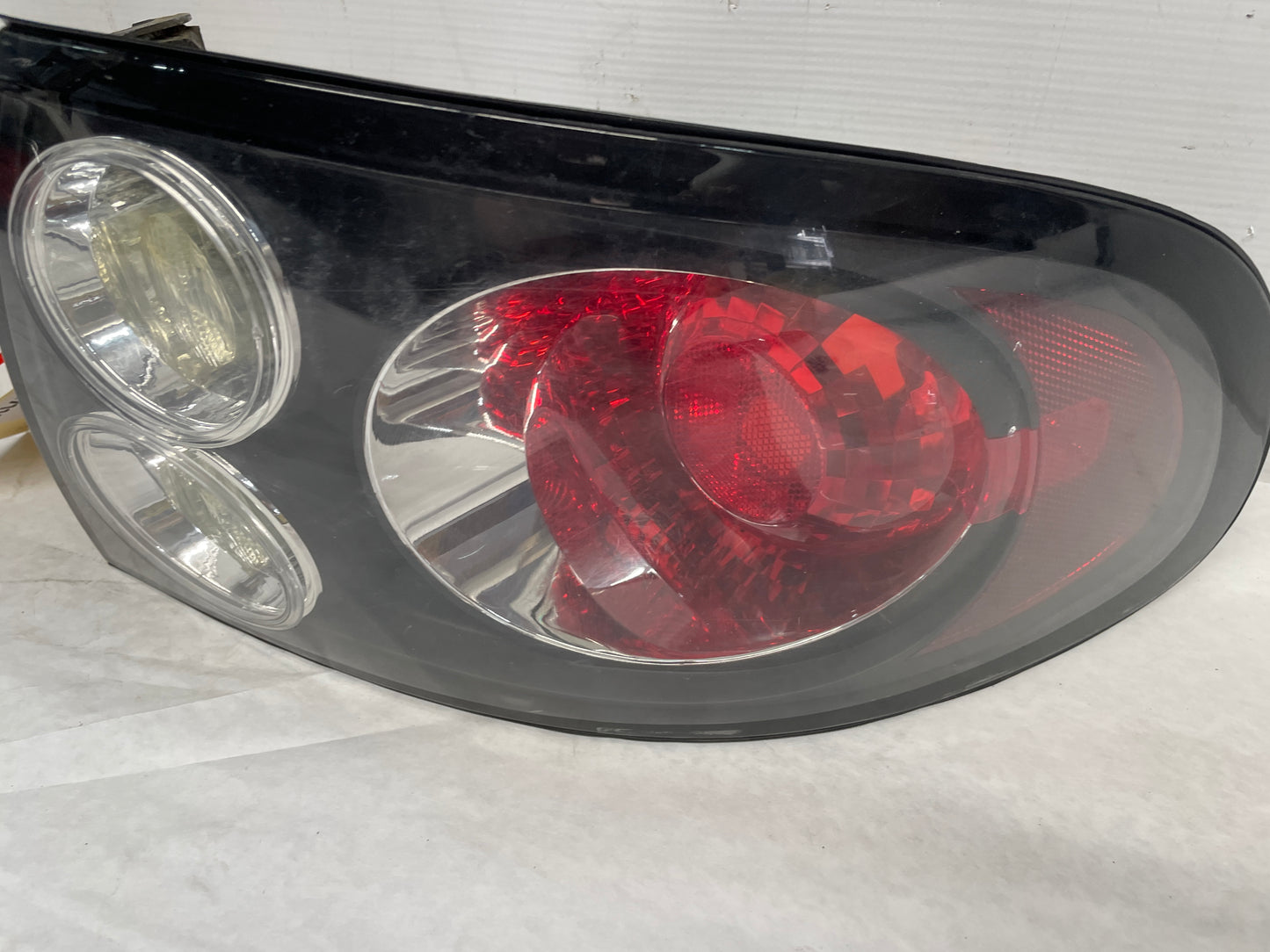 2006 Pontiac GTO RH Passenger Tail Light Taillight Lamp OEM