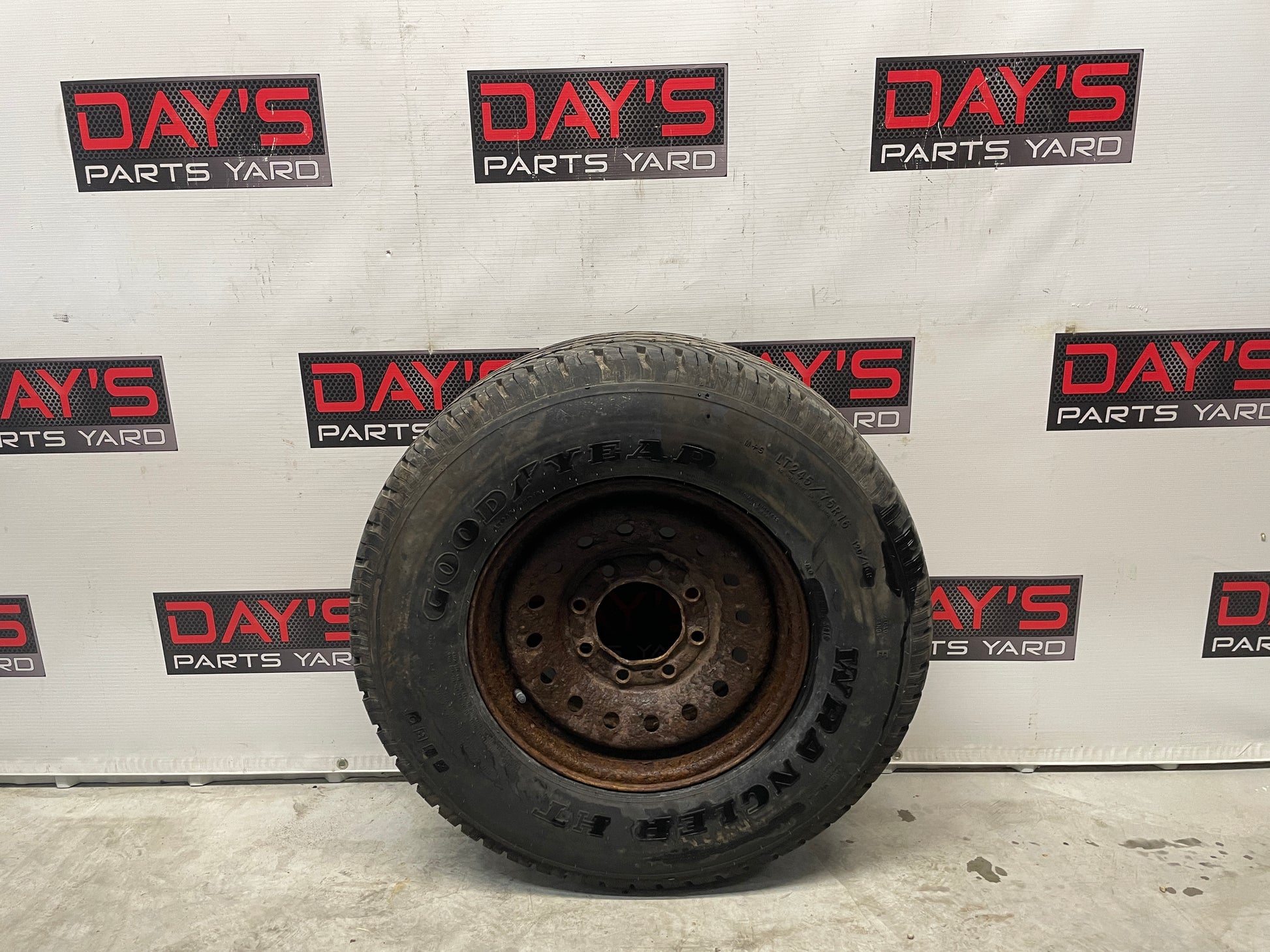 2006 Chevy Silverado C2500 Spare Tire OEM LOCAL PICK UP - Day's Parts Yard