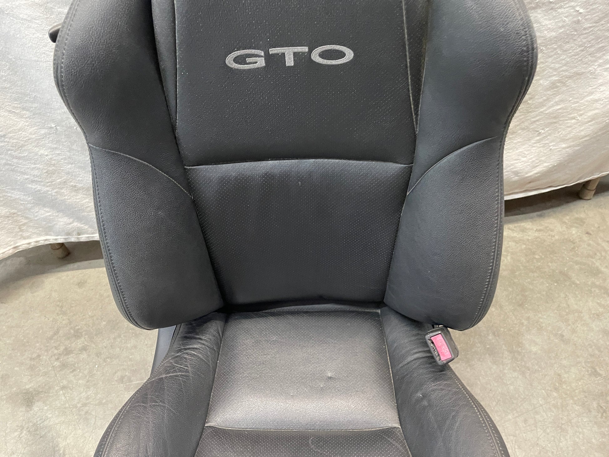2005 Pontiac GTO Seats Front and Rears Black Leather OEM - Day's Parts Yard