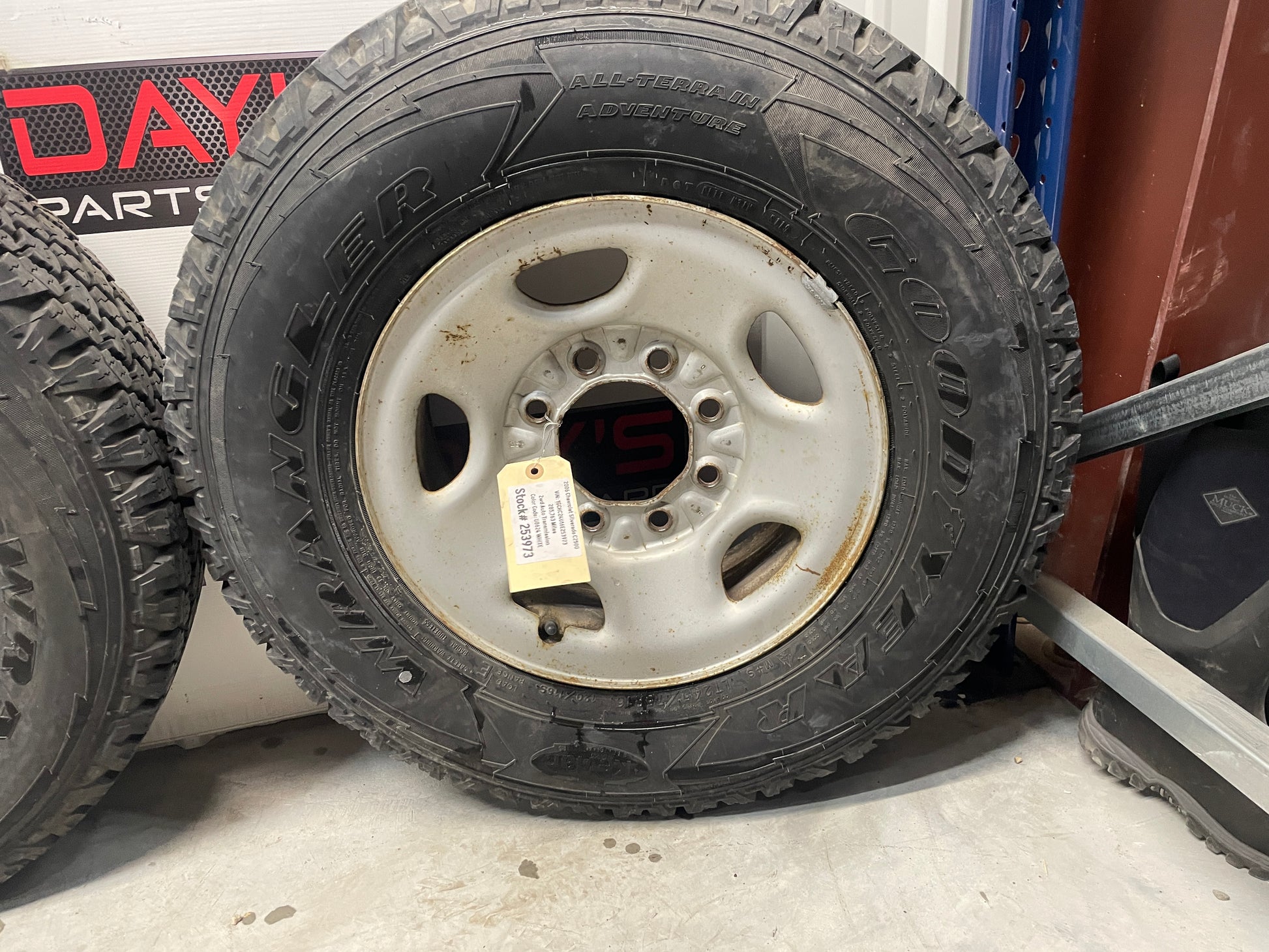 2006 Chevy Silverado C2500 Factory OEM Wheels & Tires - Day's Parts Yard