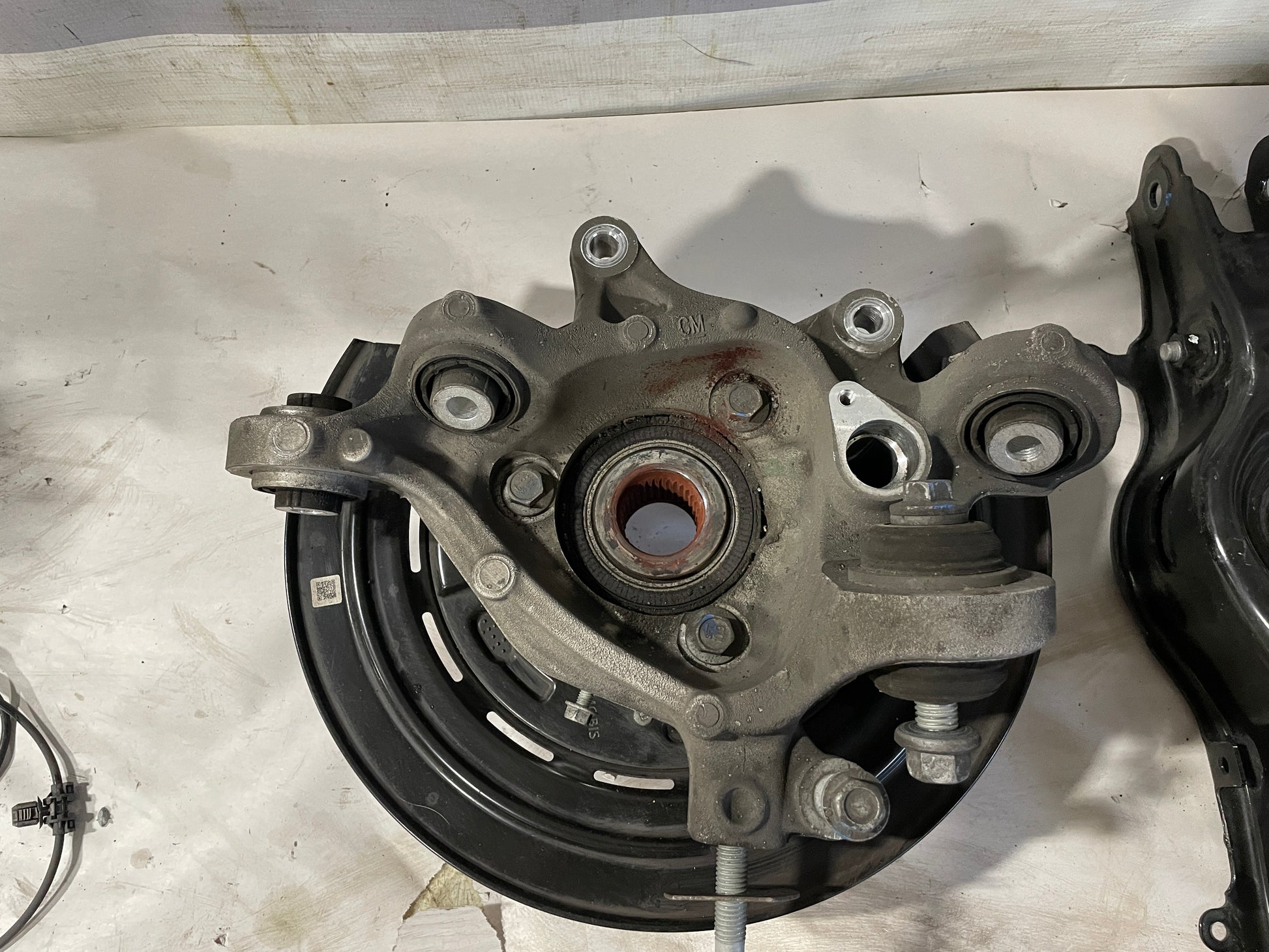 2017 Chevy Camaro SS LH Driver Rear Suspension Spindle Hub w/ Control Arms OEM - Day's Parts Yard