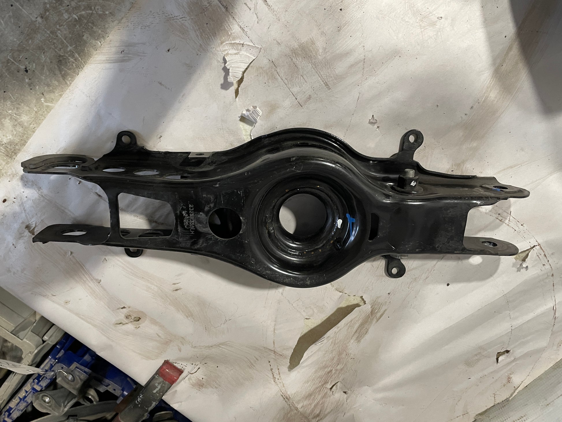 2017 Chevy Camaro SS LH Driver Rear Suspension Spindle Hub w/ Control Arms OEM - Day's Parts Yard