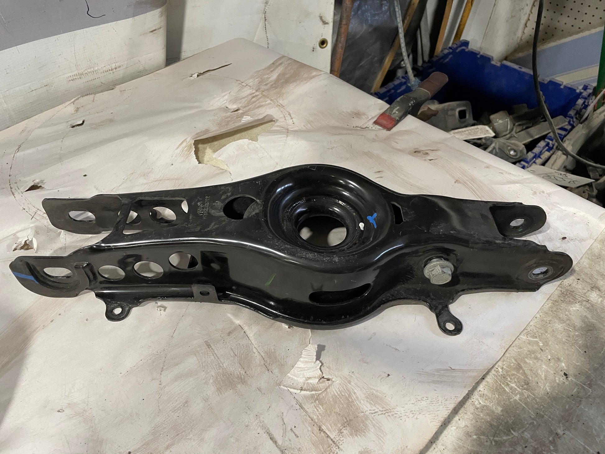 2017 Chevy Camaro SS LH Driver Rear Suspension Spindle Hub w/ Control Arms OEM - Day's Parts Yard