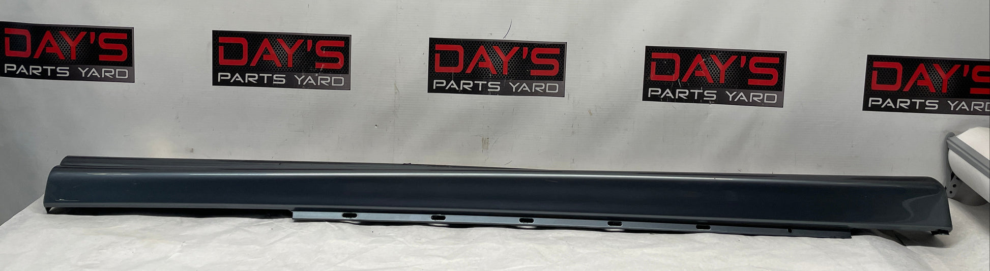 2005 Pontiac GTO LH Driver Rocker Molding Side Skirt Trim Panel OEM - Day's Parts Yard