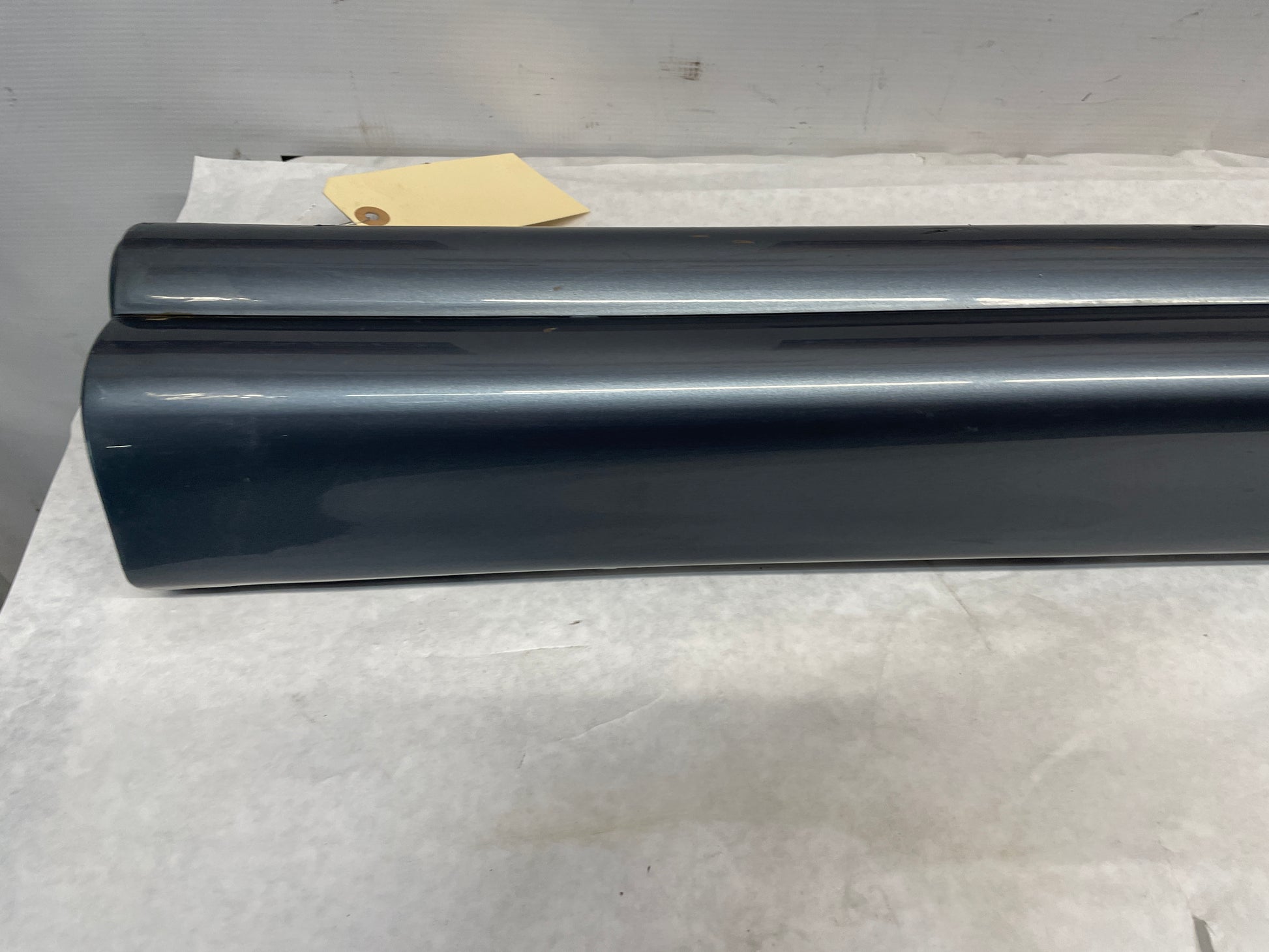2005 Pontiac GTO LH Driver Rocker Molding Side Skirt Trim Panel OEM - Day's Parts Yard
