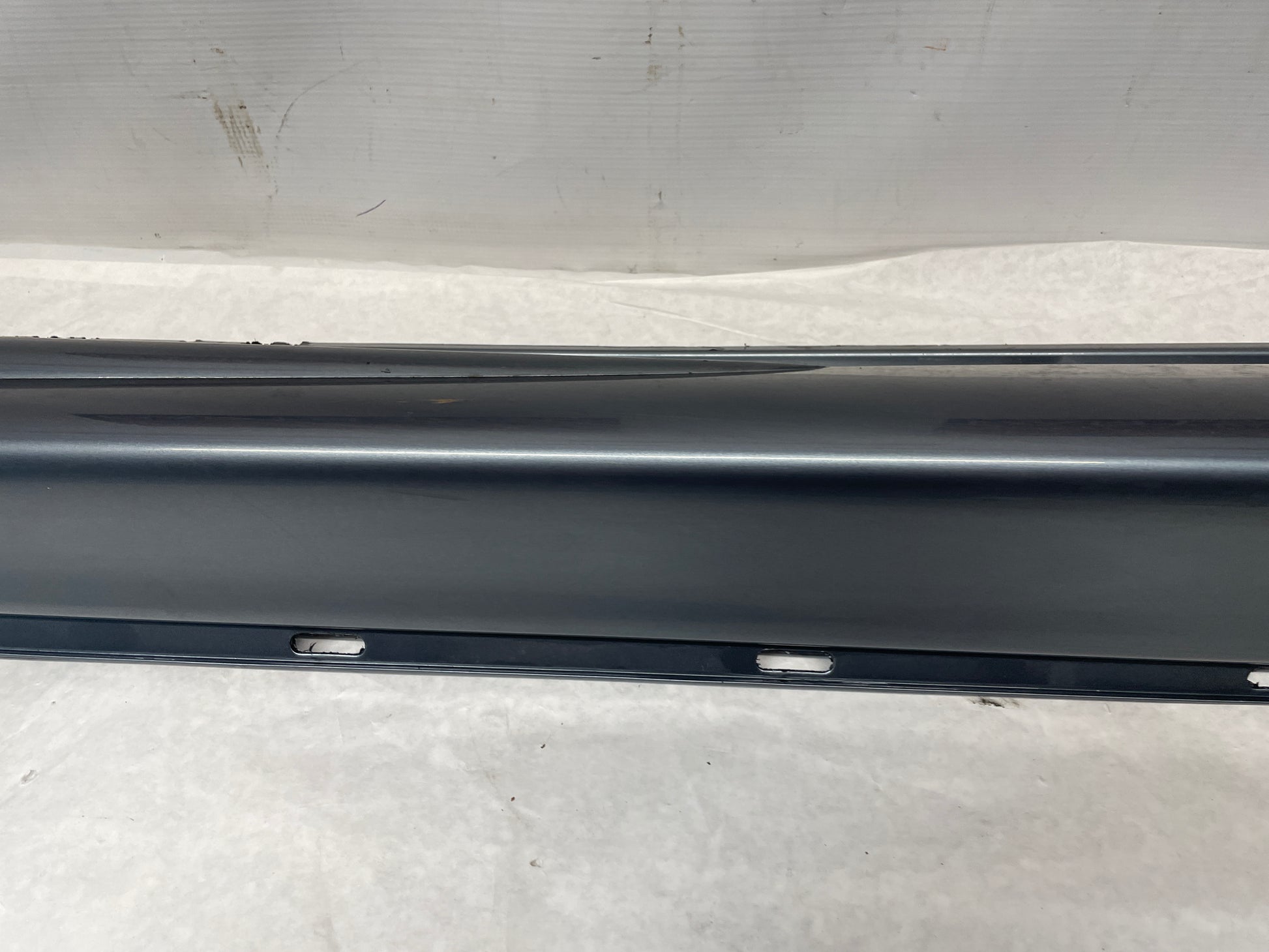 2005 Pontiac GTO LH Driver Rocker Molding Side Skirt Trim Panel OEM - Day's Parts Yard