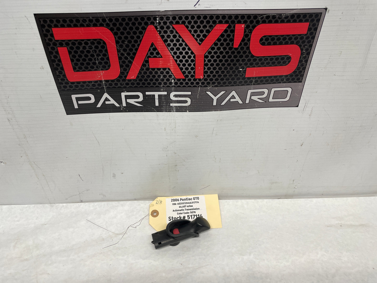 2006 Pontiac GTO Interior Door Lock Knob w/ Outer Trim OEM