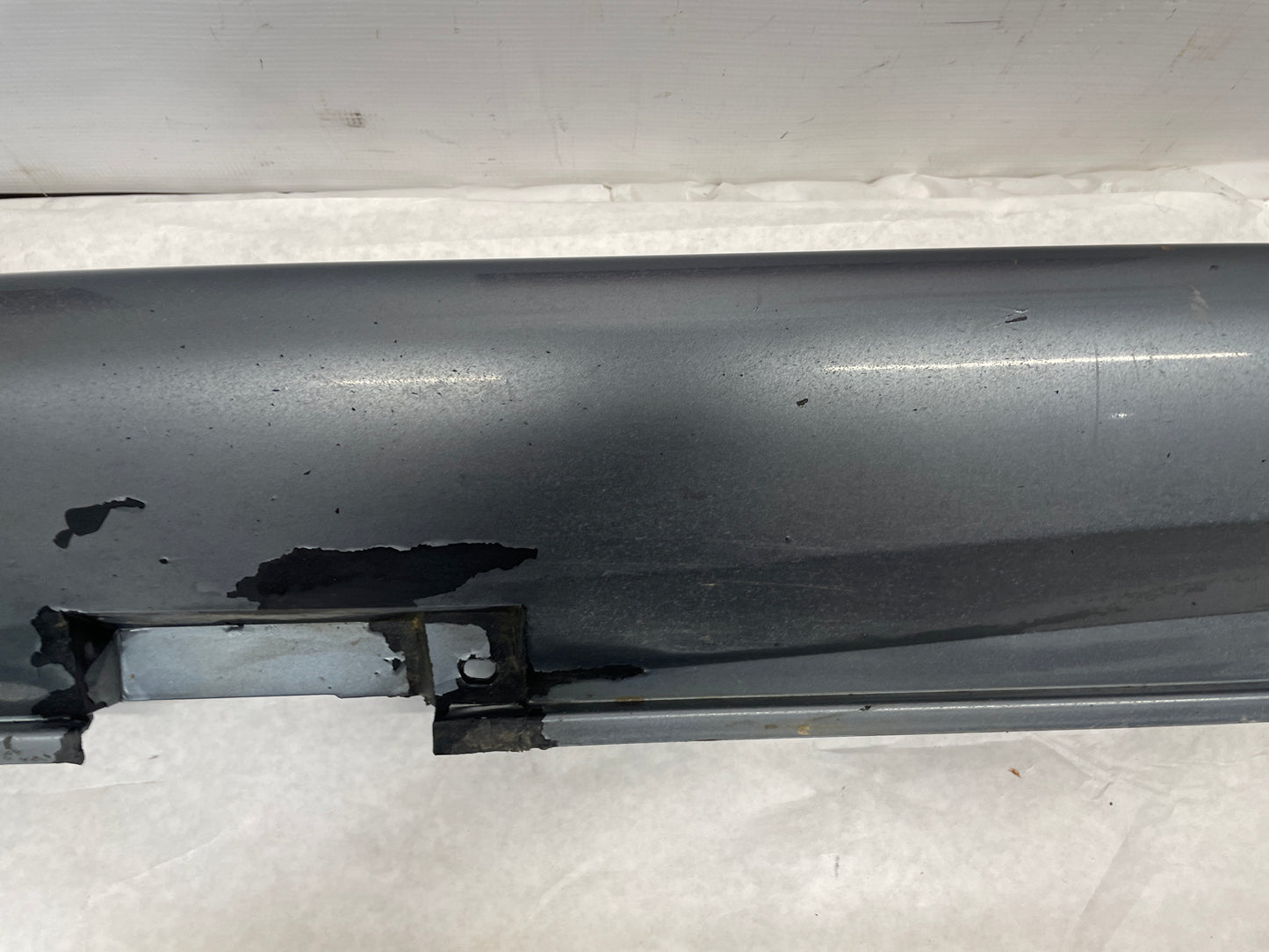 2005 Pontiac GTO LH Driver Rocker Molding Side Skirt Trim Panel OEM - Day's Parts Yard