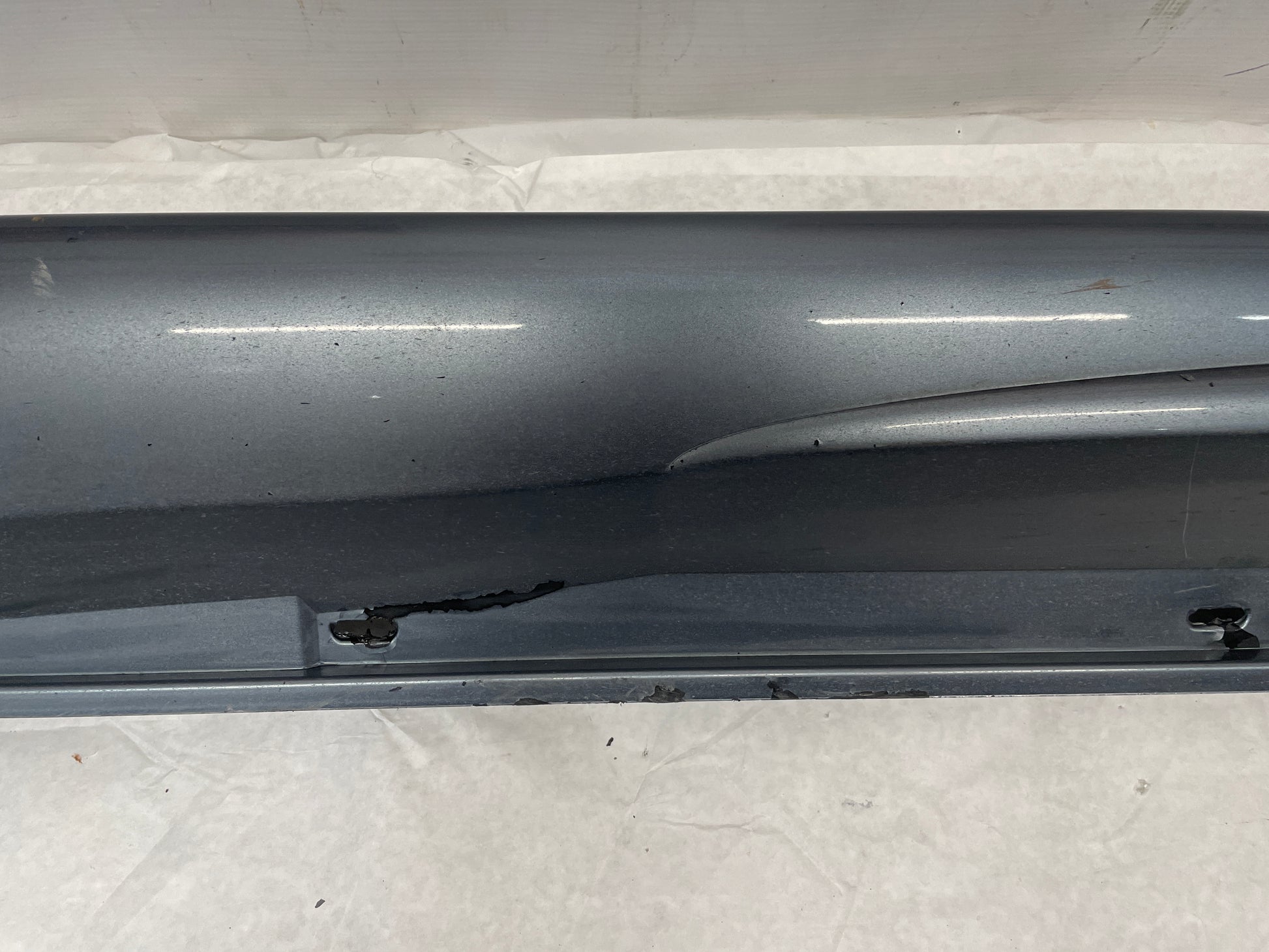 2005 Pontiac GTO LH Driver Rocker Molding Side Skirt Trim Panel OEM - Day's Parts Yard