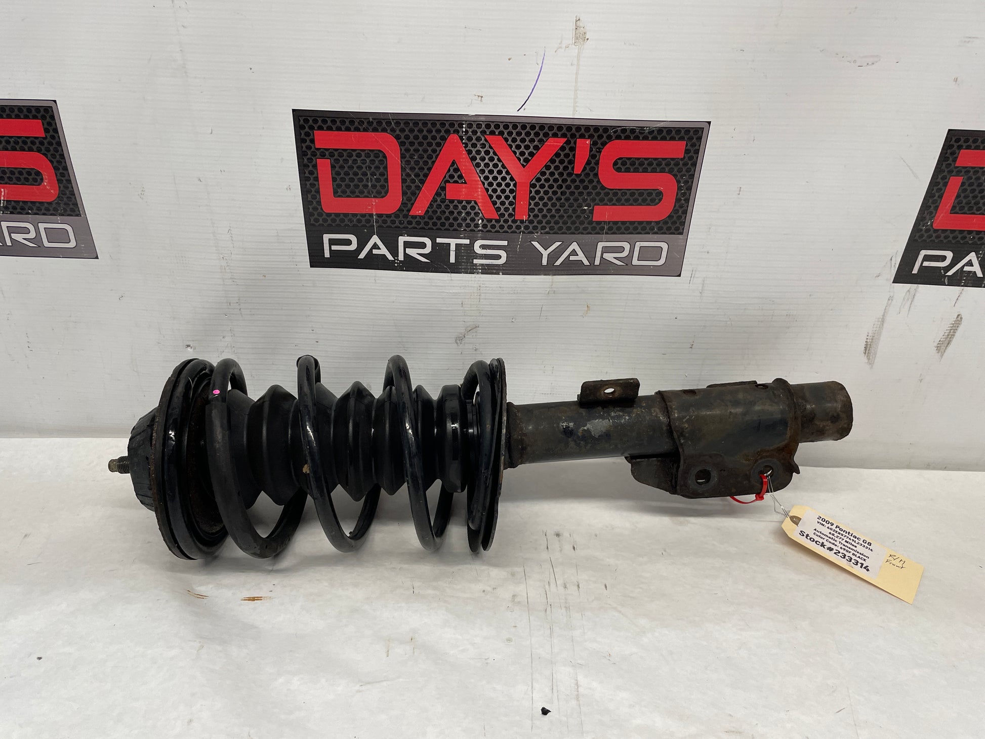 2009 Pontiac G8 Front RH Passenger Strut OEM - Day's Parts Yard