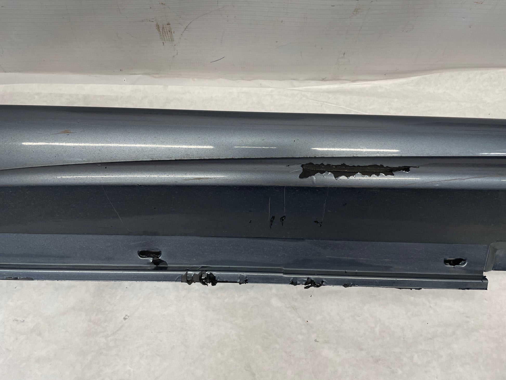 2005 Pontiac GTO LH Driver Rocker Molding Side Skirt Trim Panel OEM - Day's Parts Yard