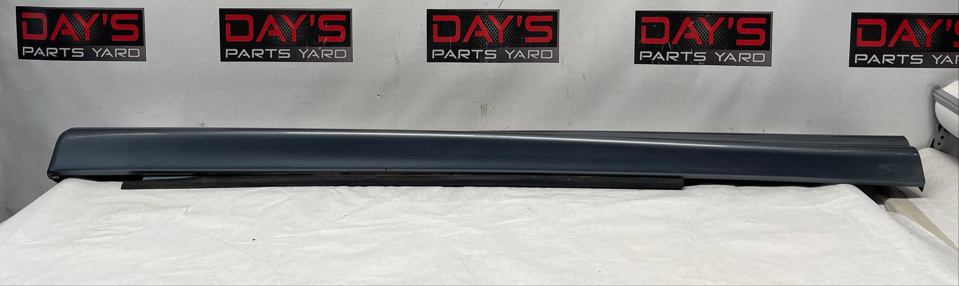 2005 Pontiac GTO RH Passenger Rocker Molding Side Skirt Panel Trim OEM - Day's Parts Yard