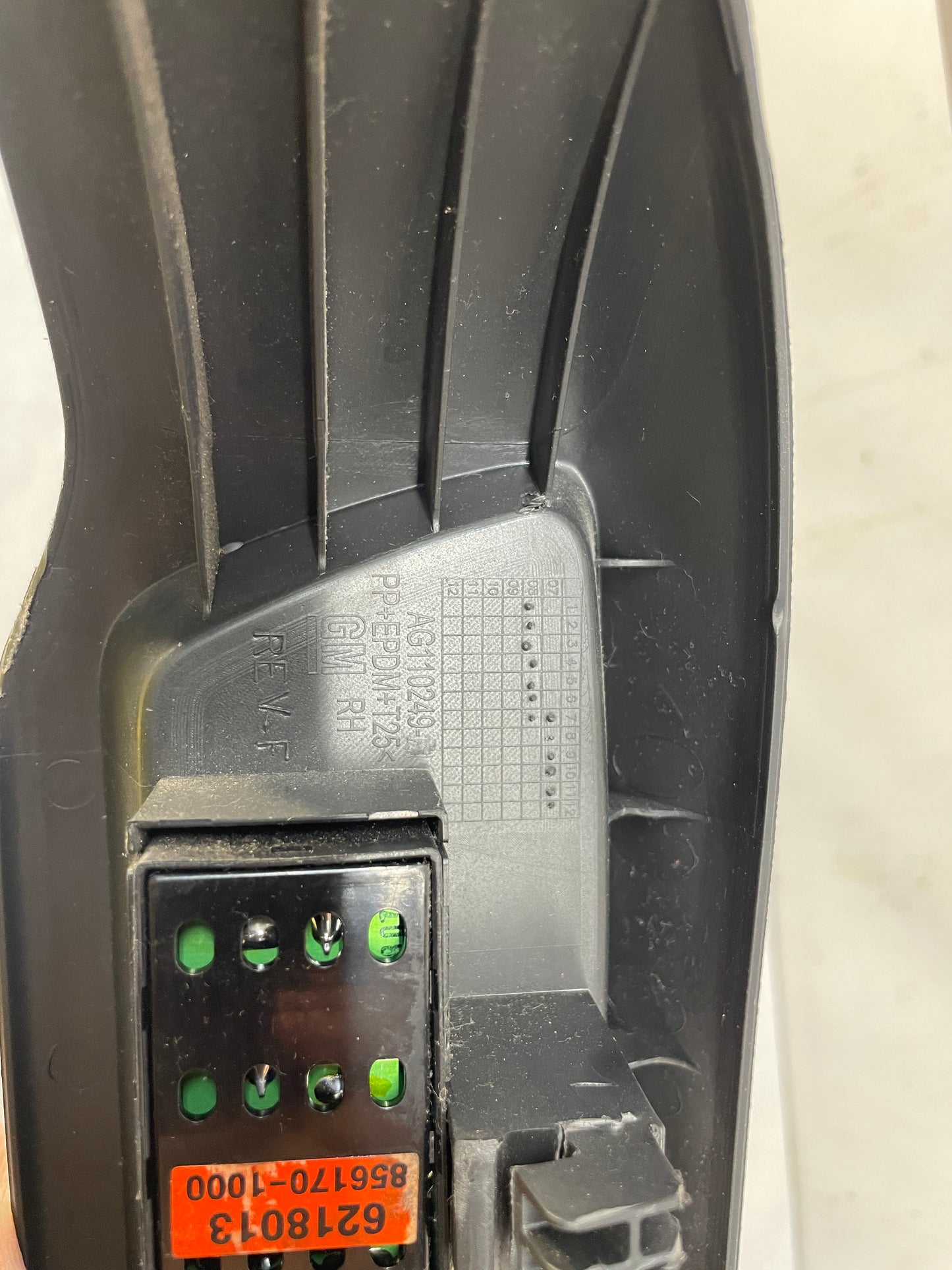 2009 Pontiac G8 Front RH Passenger Seat Controls Outer Finish Panel OEM - Day's Parts Yard