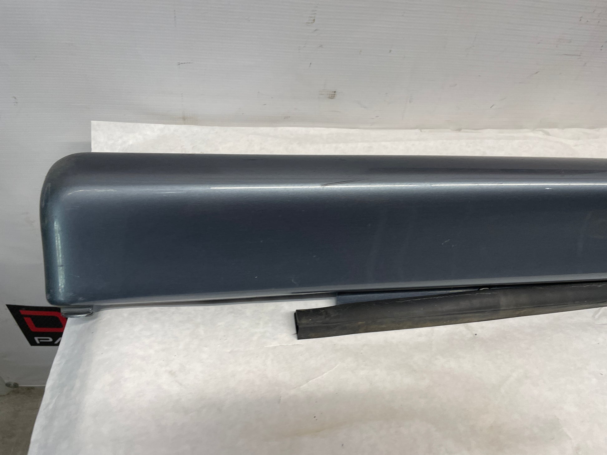2005 Pontiac GTO RH Passenger Rocker Molding Side Skirt Panel Trim OEM - Day's Parts Yard