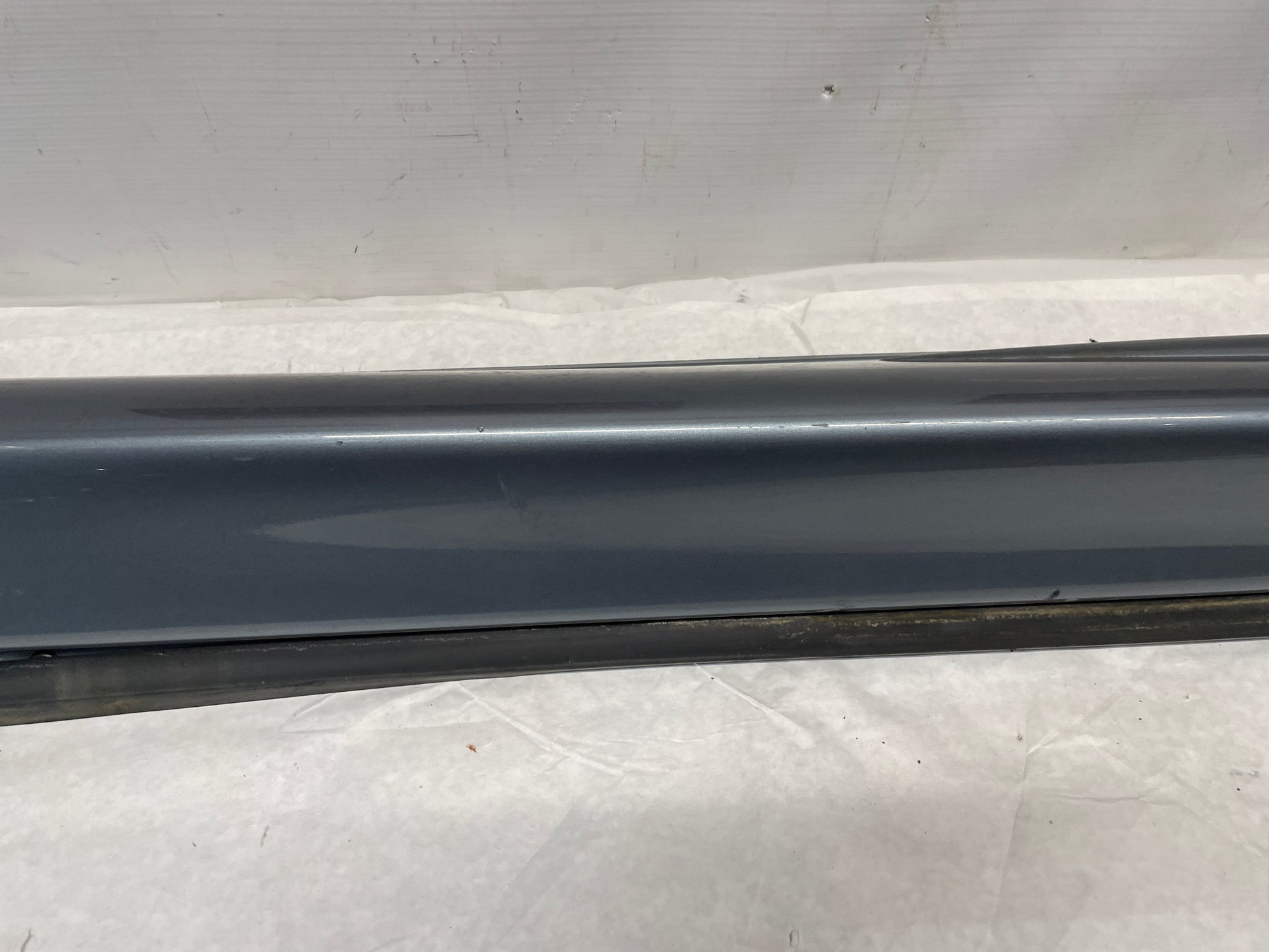 2005 Pontiac GTO RH Passenger Rocker Molding Side Skirt Panel Trim OEM - Day's Parts Yard