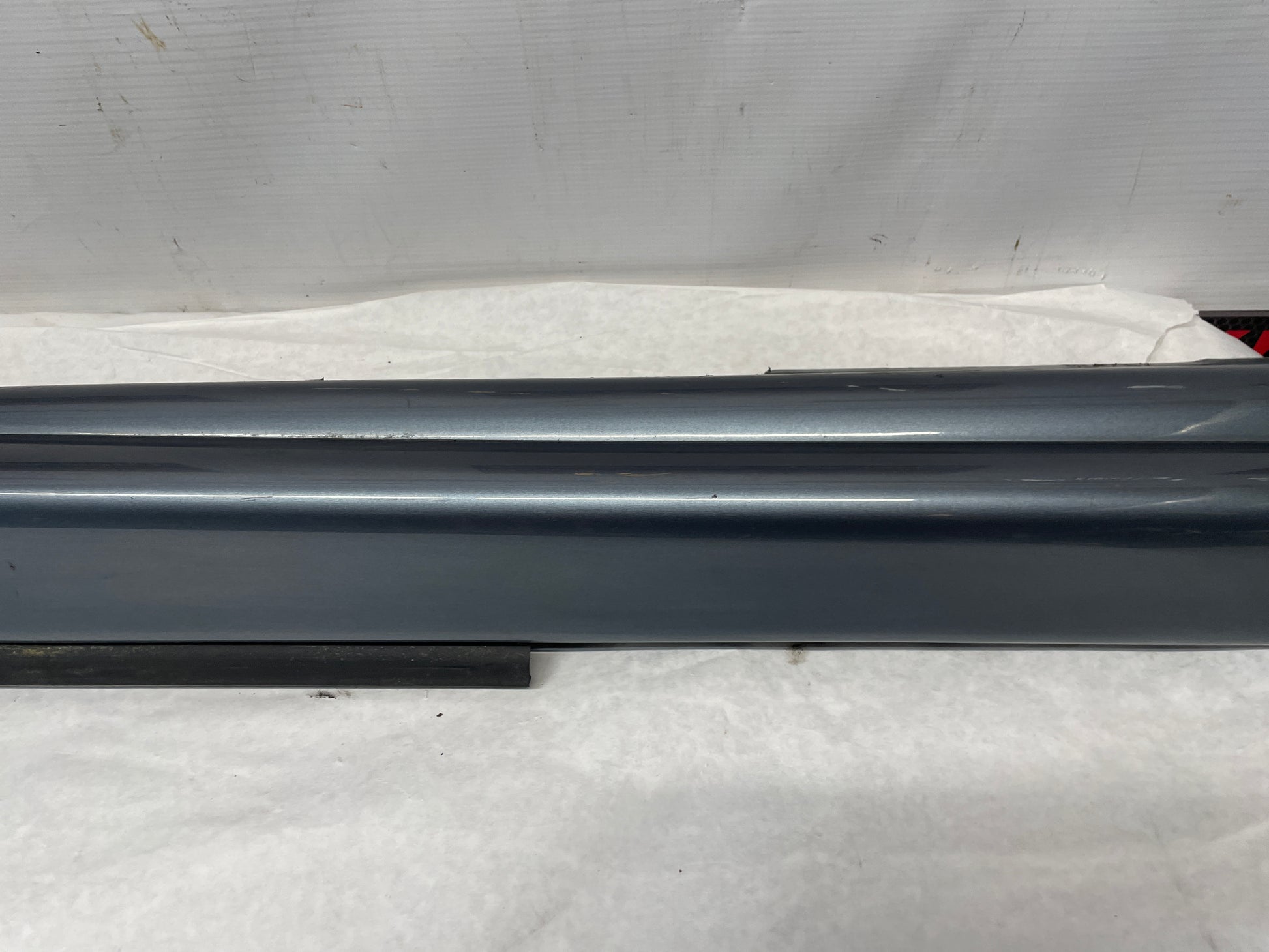 2005 Pontiac GTO RH Passenger Rocker Molding Side Skirt Panel Trim OEM - Day's Parts Yard
