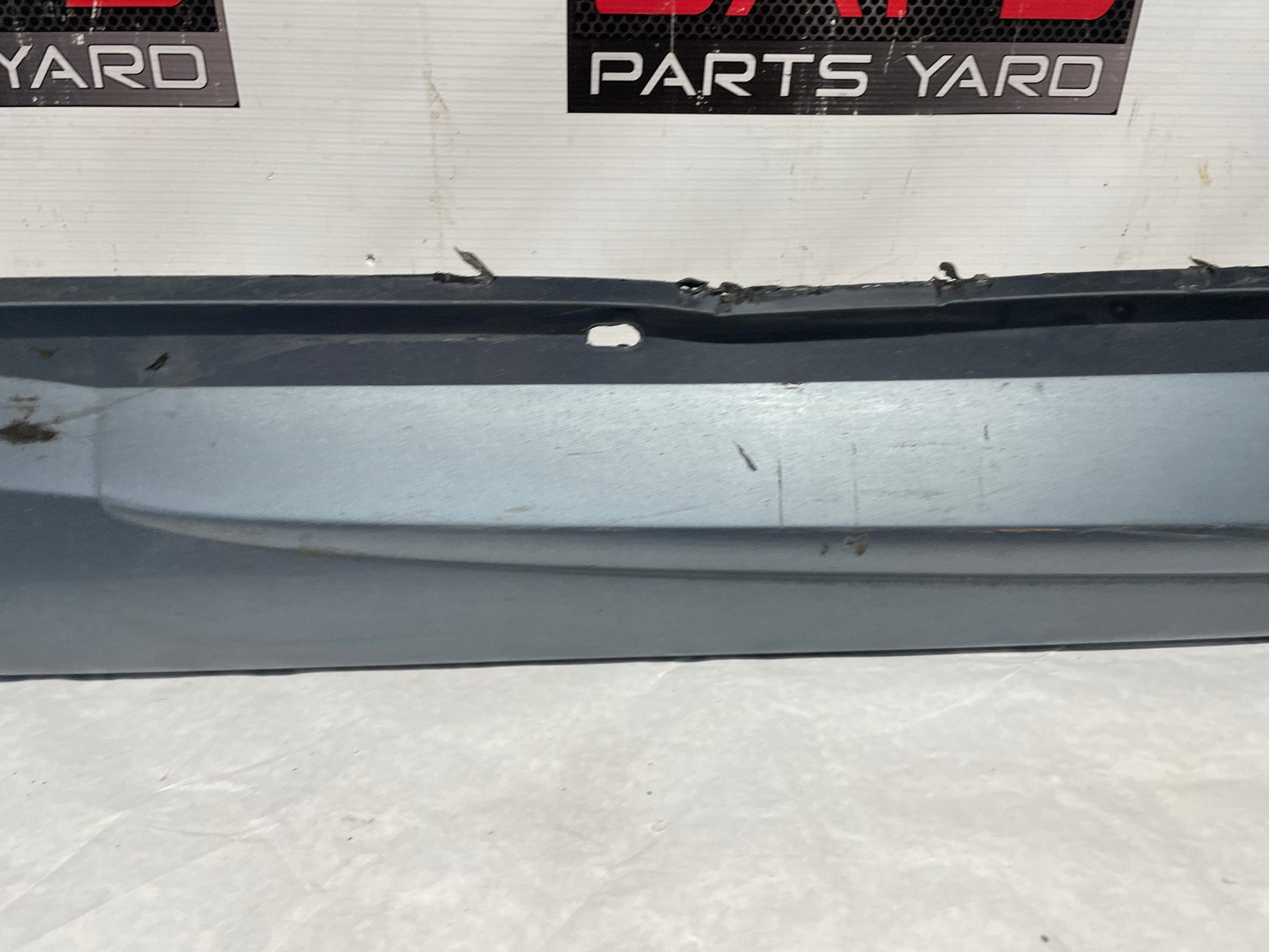 2005 Pontiac GTO RH Passenger Rocker Molding Side Skirt Panel Trim OEM - Day's Parts Yard