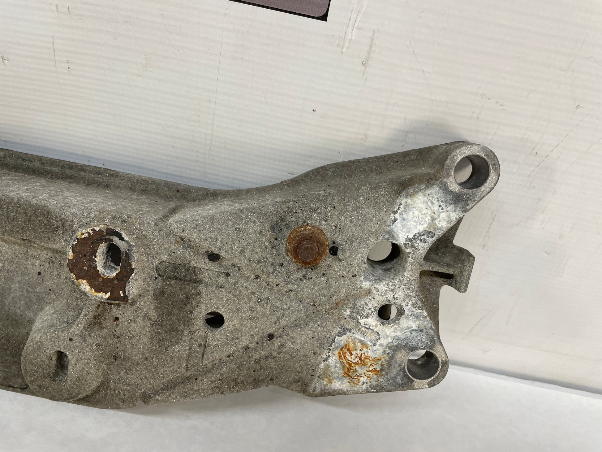 2013 Chevy Caprice PPV Automatic Transmission Crossmember Mount Support OEM - Day's Parts Yard