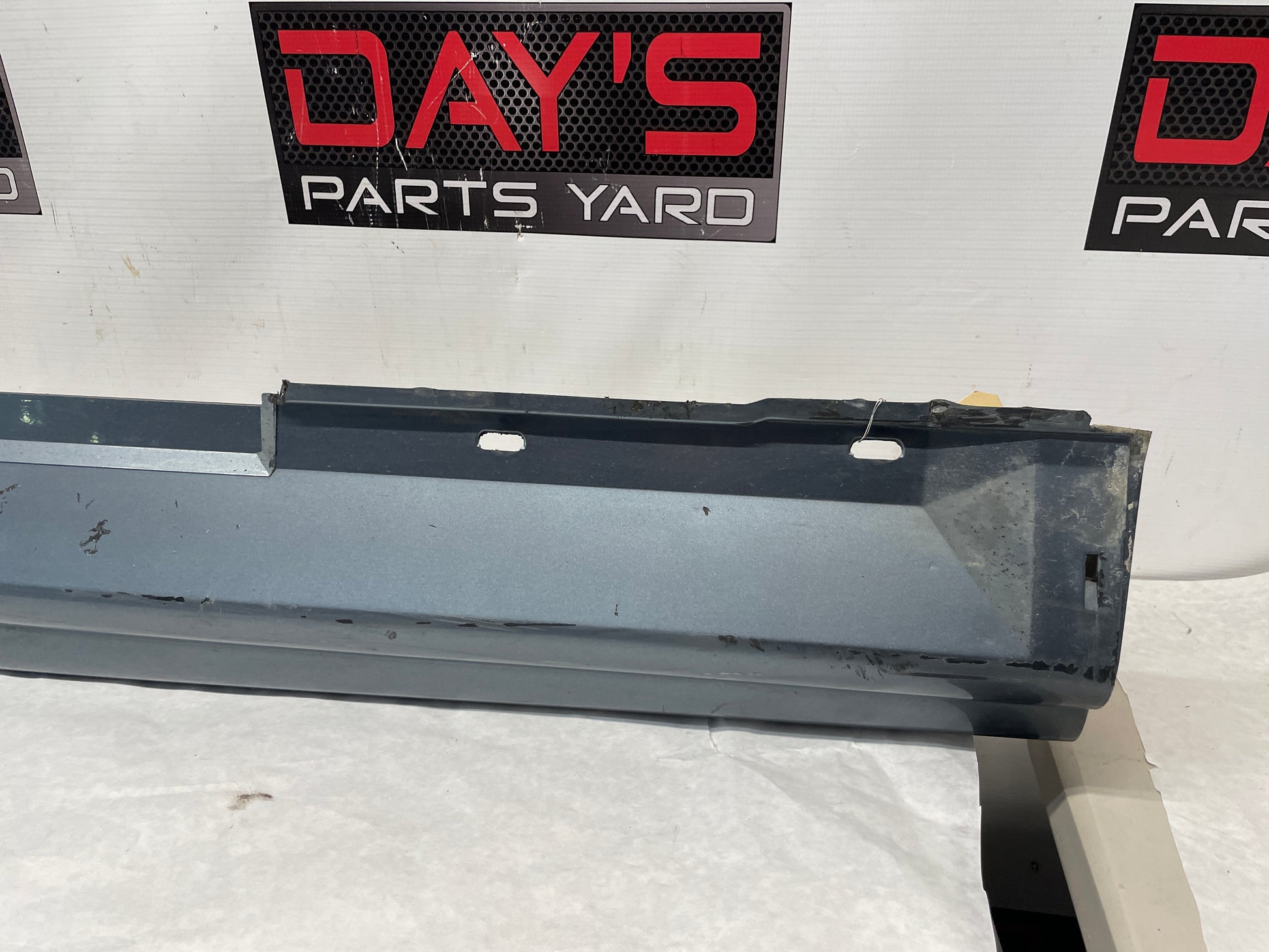 2005 Pontiac GTO RH Passenger Rocker Molding Side Skirt Panel Trim OEM - Day's Parts Yard