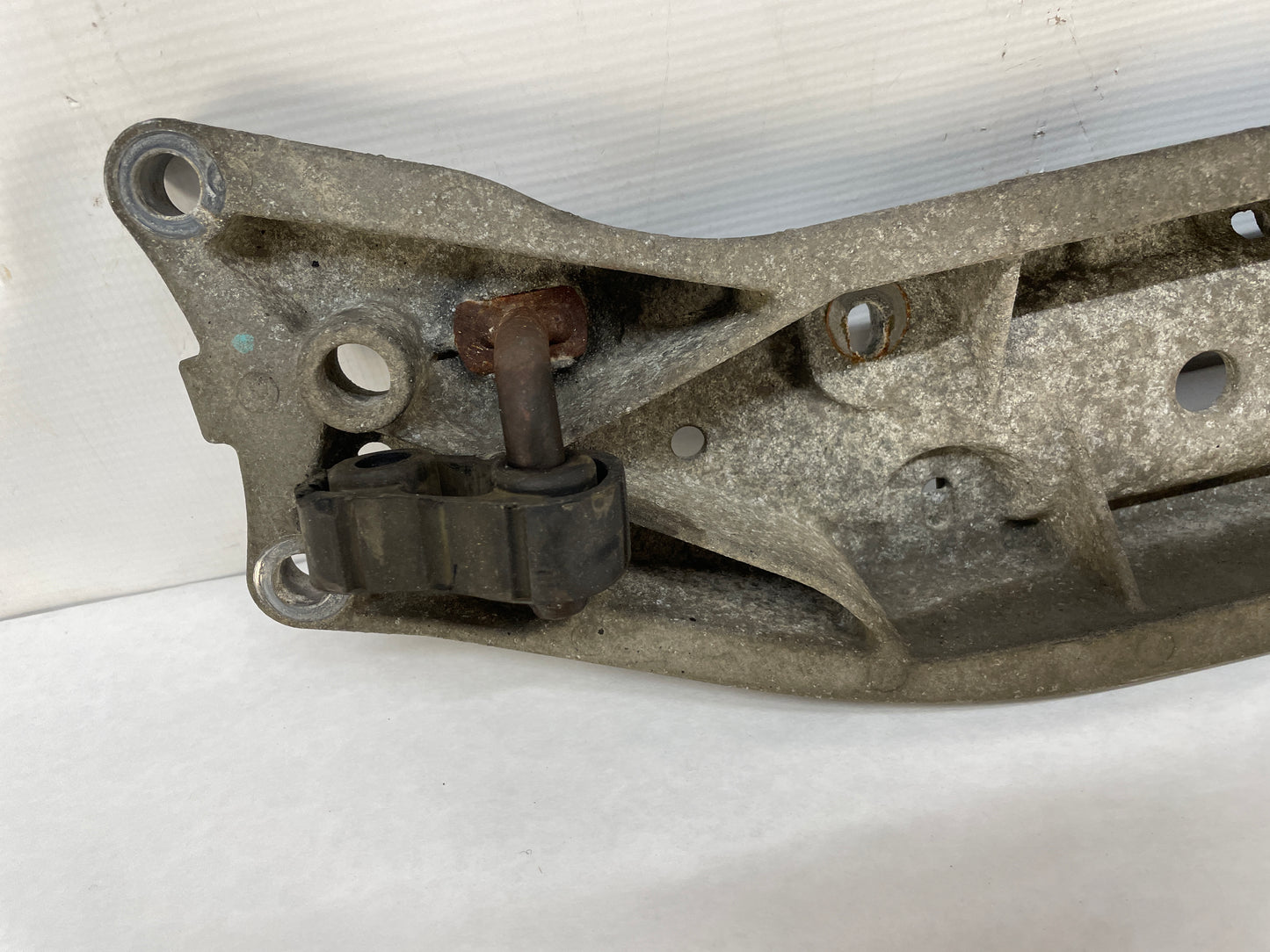 2013 Chevy Caprice PPV Automatic Transmission Crossmember Mount Support OEM - Day's Parts Yard