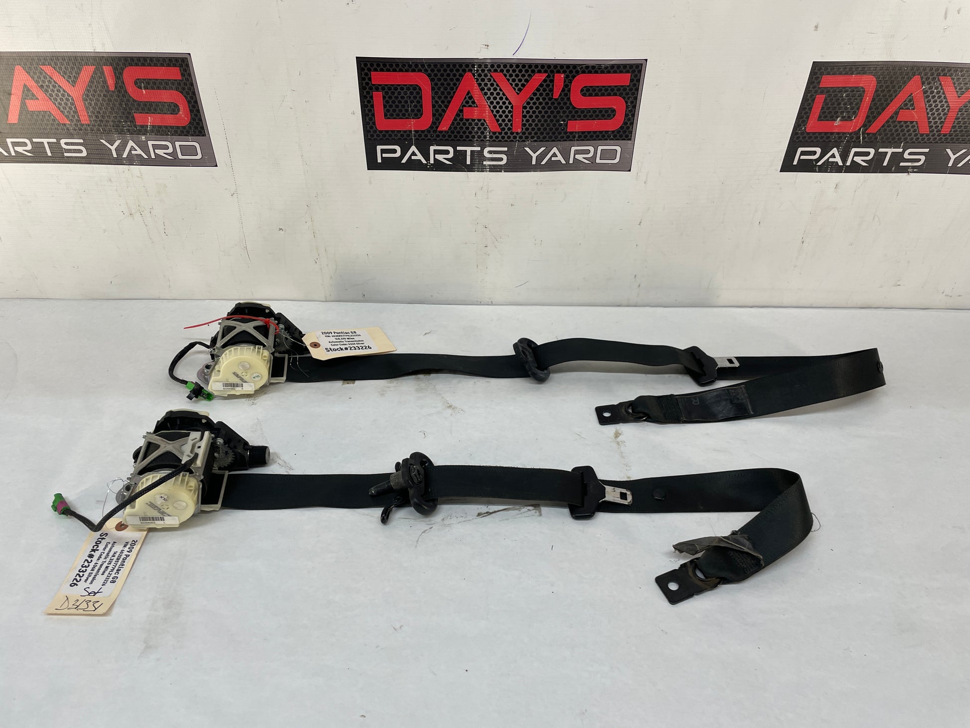 2009 Pontiac G8 RH & LH Front Seat Belts Retractors OEM - Day's Parts Yard