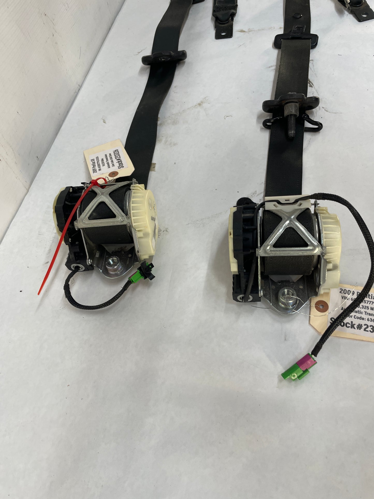 2009 Pontiac G8 RH & LH Front Seat Belts Retractors OEM - Day's Parts Yard