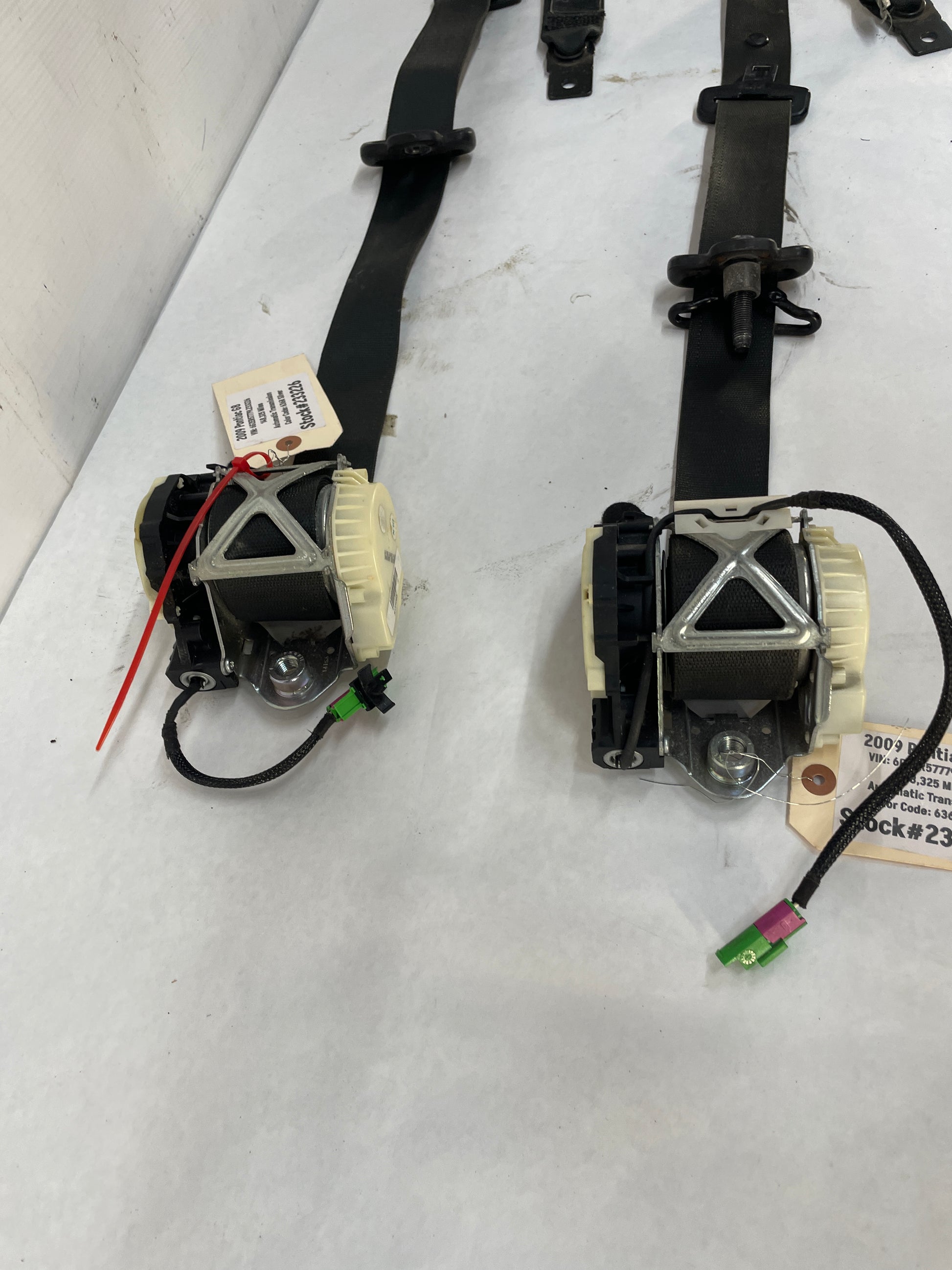 2009 Pontiac G8 RH & LH Front Seat Belts Retractors OEM - Day's Parts Yard