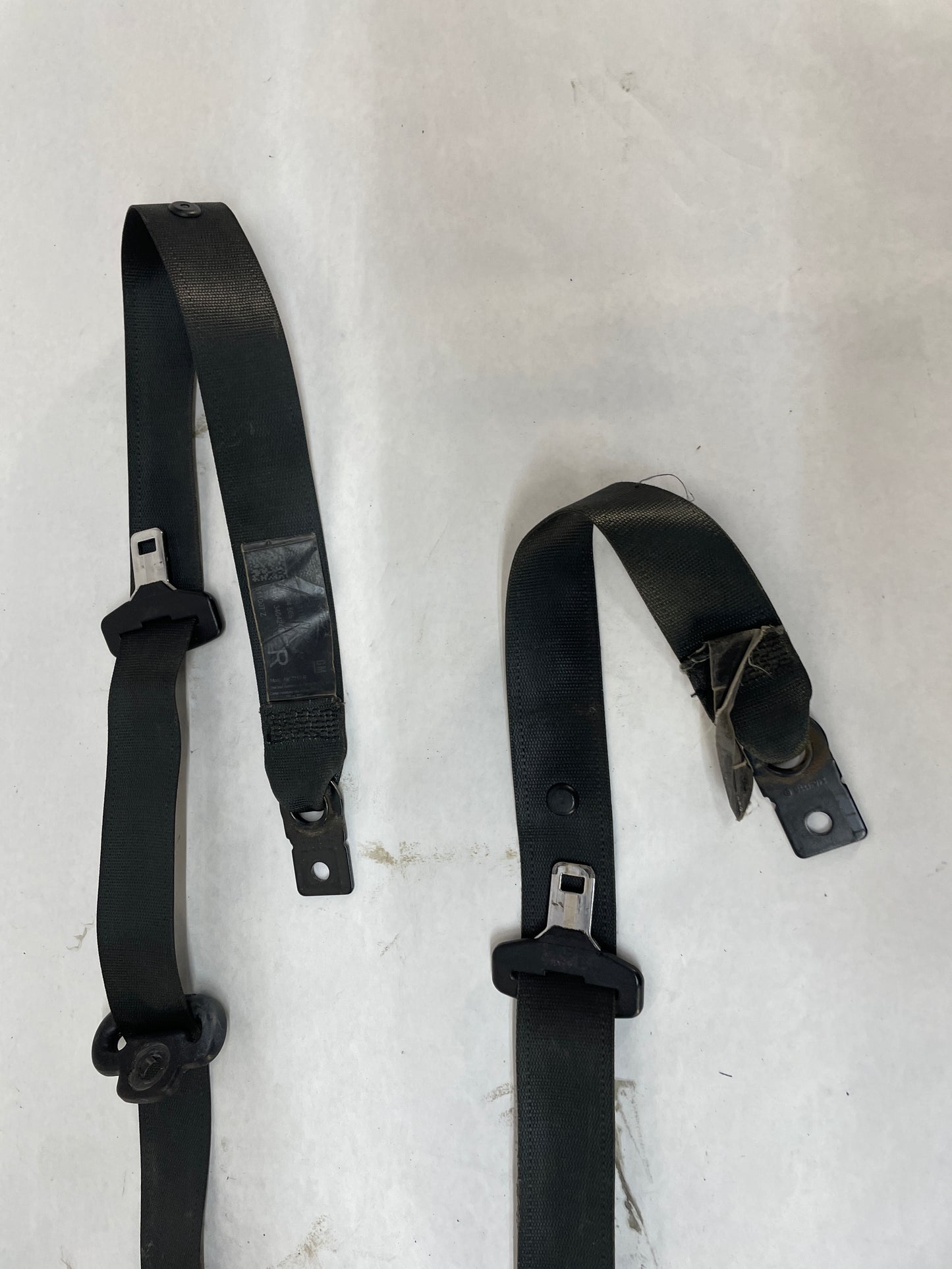 2009 Pontiac G8 RH & LH Front Seat Belts Retractors OEM - Day's Parts Yard
