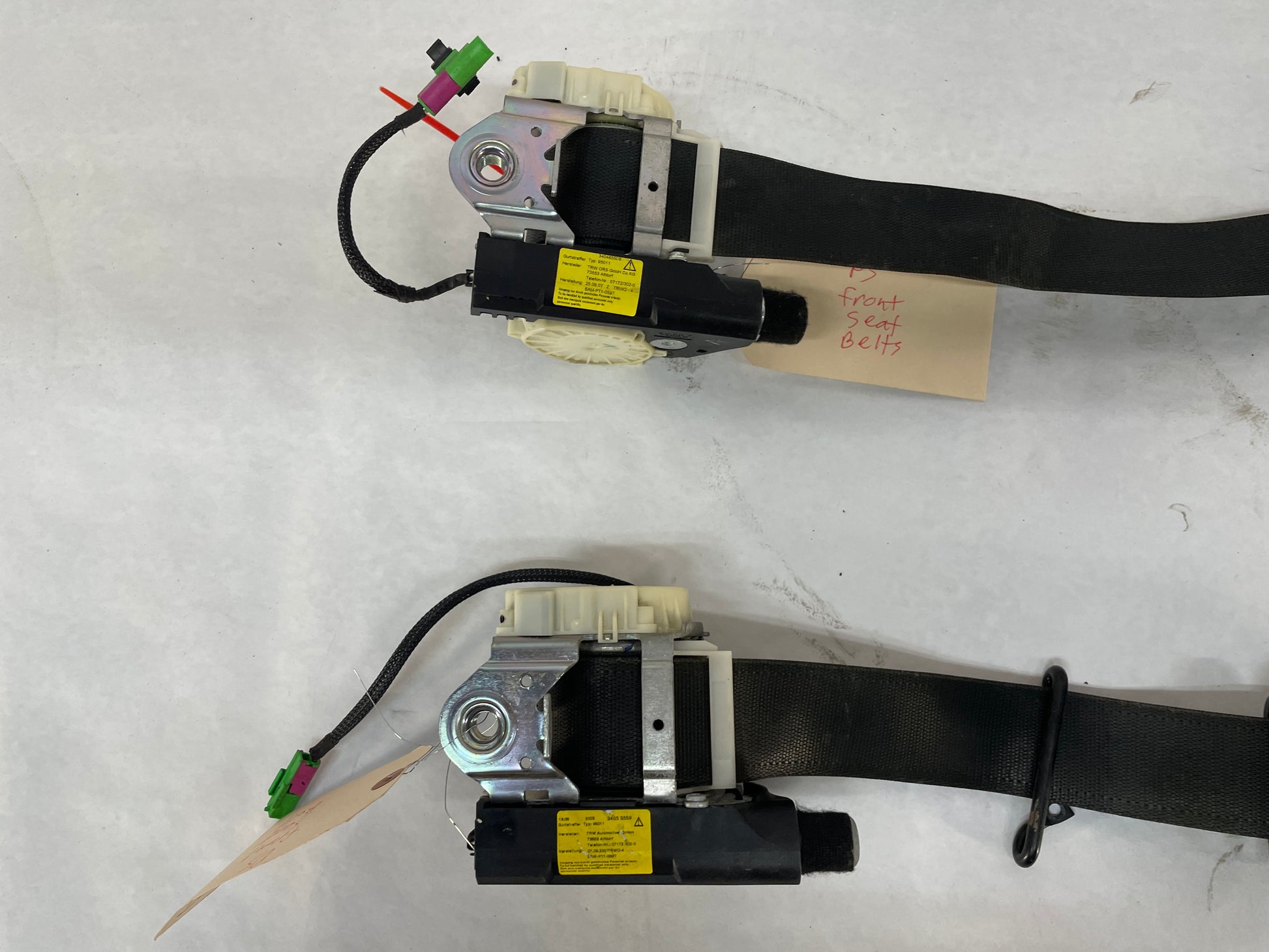 2009 Pontiac G8 RH & LH Front Seat Belts Retractors OEM - Day's Parts Yard