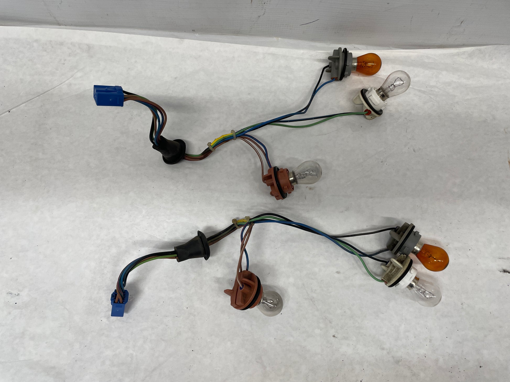 2005 Pontiac GTO RH & LH Taillight Tail Light Wire Wiring Harness Sockets OEM - Day's Parts Yard