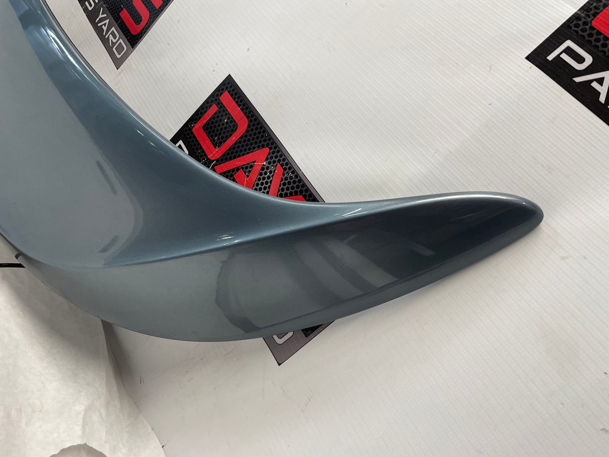 2005 Pontiac GTO Trunk Deck Lid Spoiler Wing w/ Light OEM - Day's Parts Yard