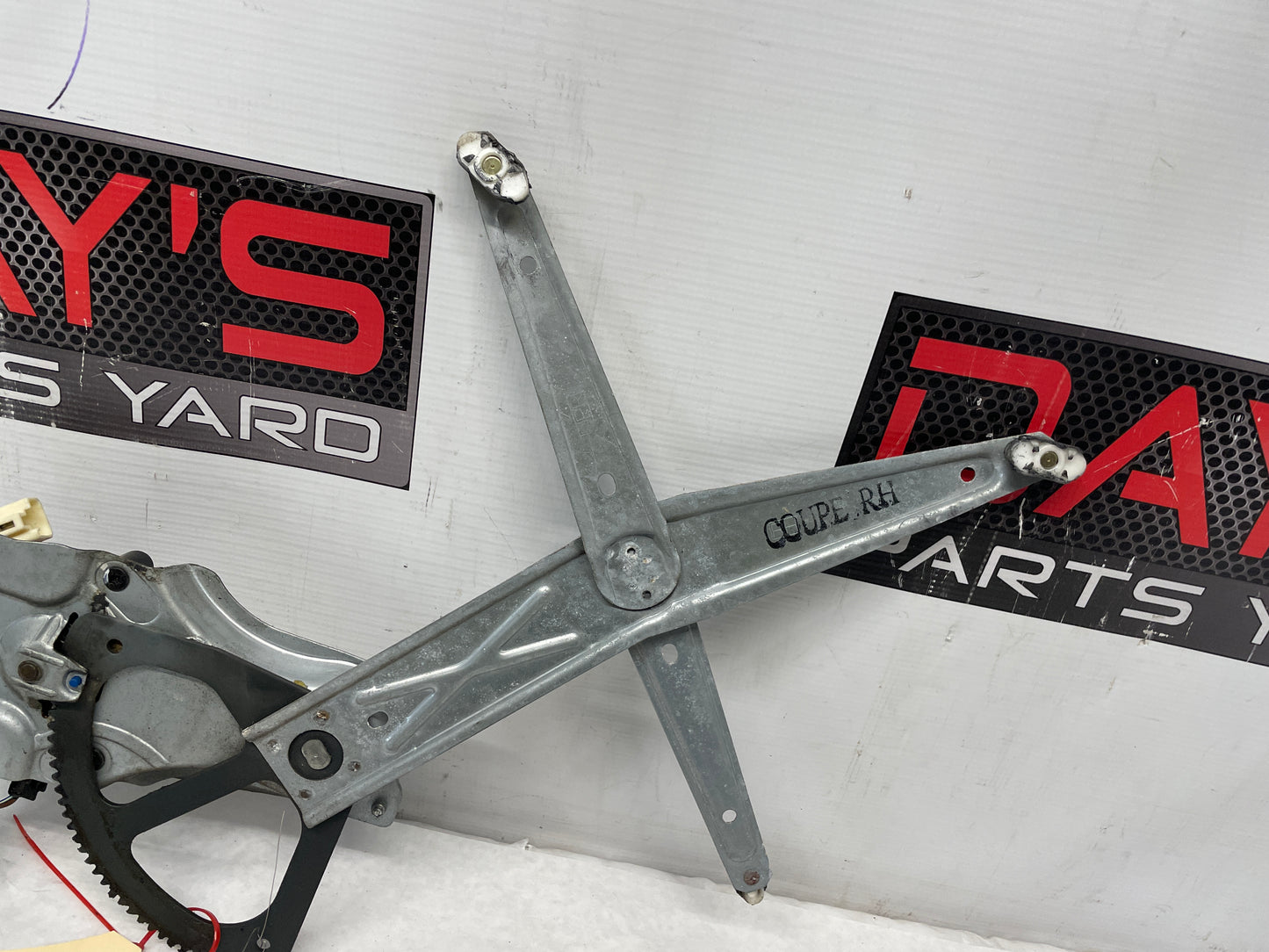 2006 Pontiac GTO RH Passenger Window Regulator w/ Motor OEM