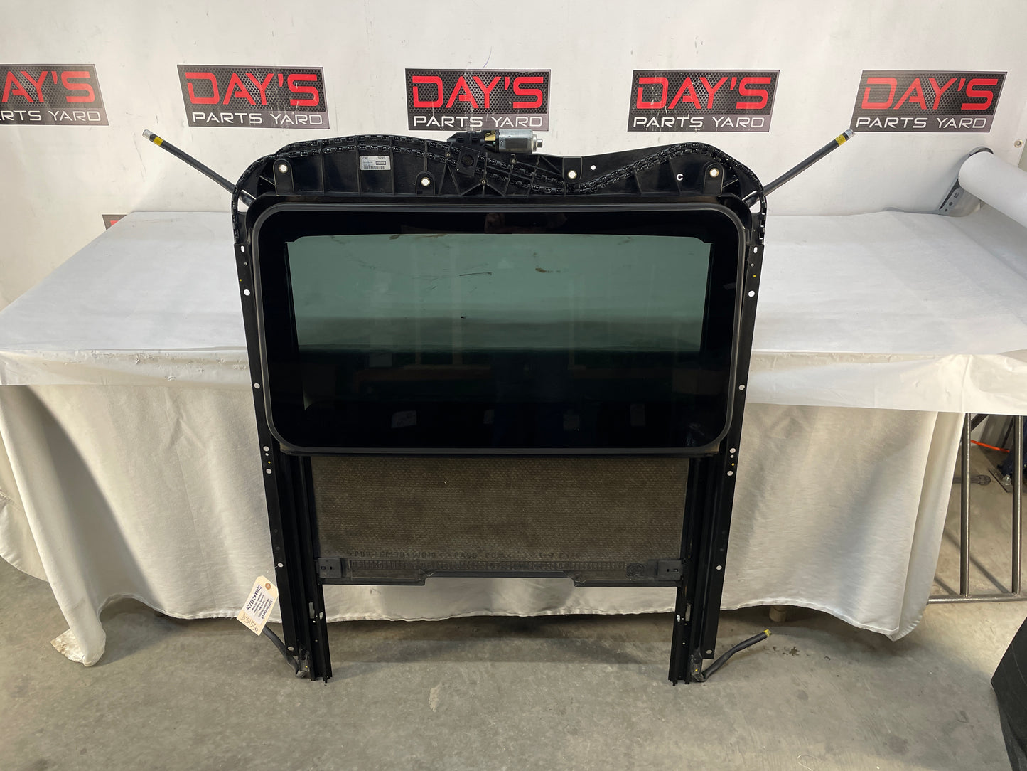 2009 Pontiac G8 Sun Moon Roof Sunroof Moonroof OEM - Day's Parts Yard