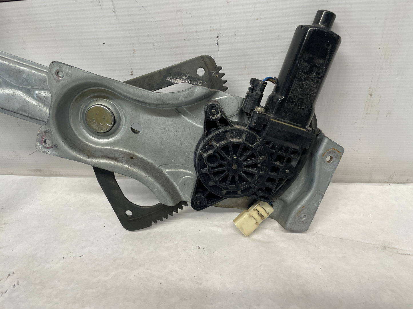 2006 Pontiac GTO LH Driver Window Regulator w/ Motor OEM