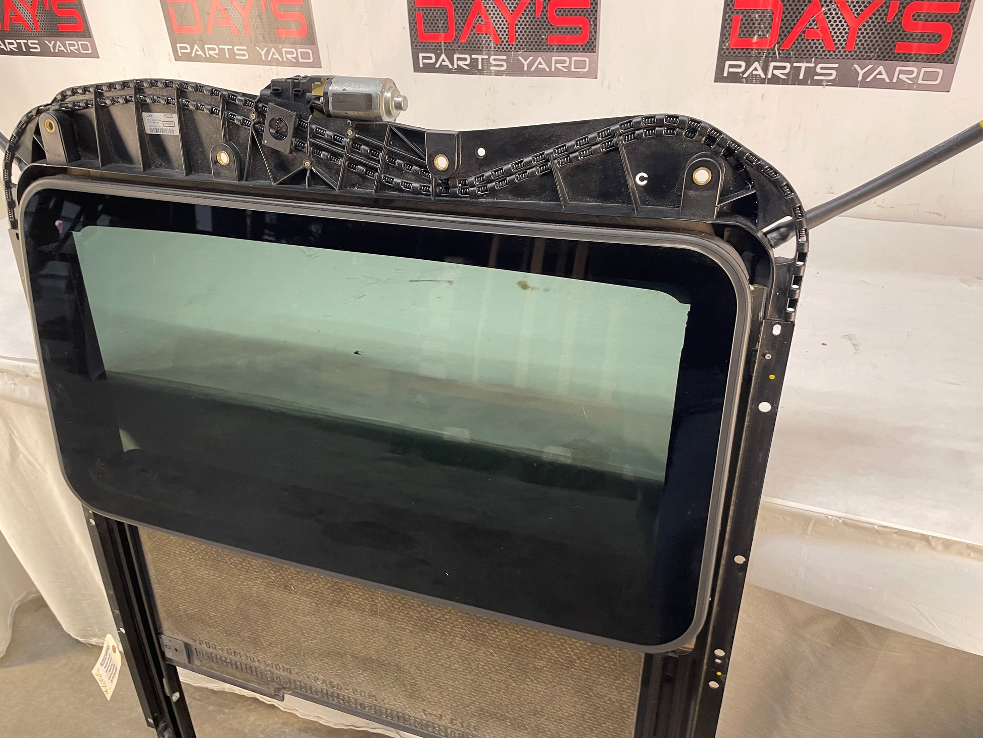 2009 Pontiac G8 Sun Moon Roof Sunroof Moonroof OEM - Day's Parts Yard