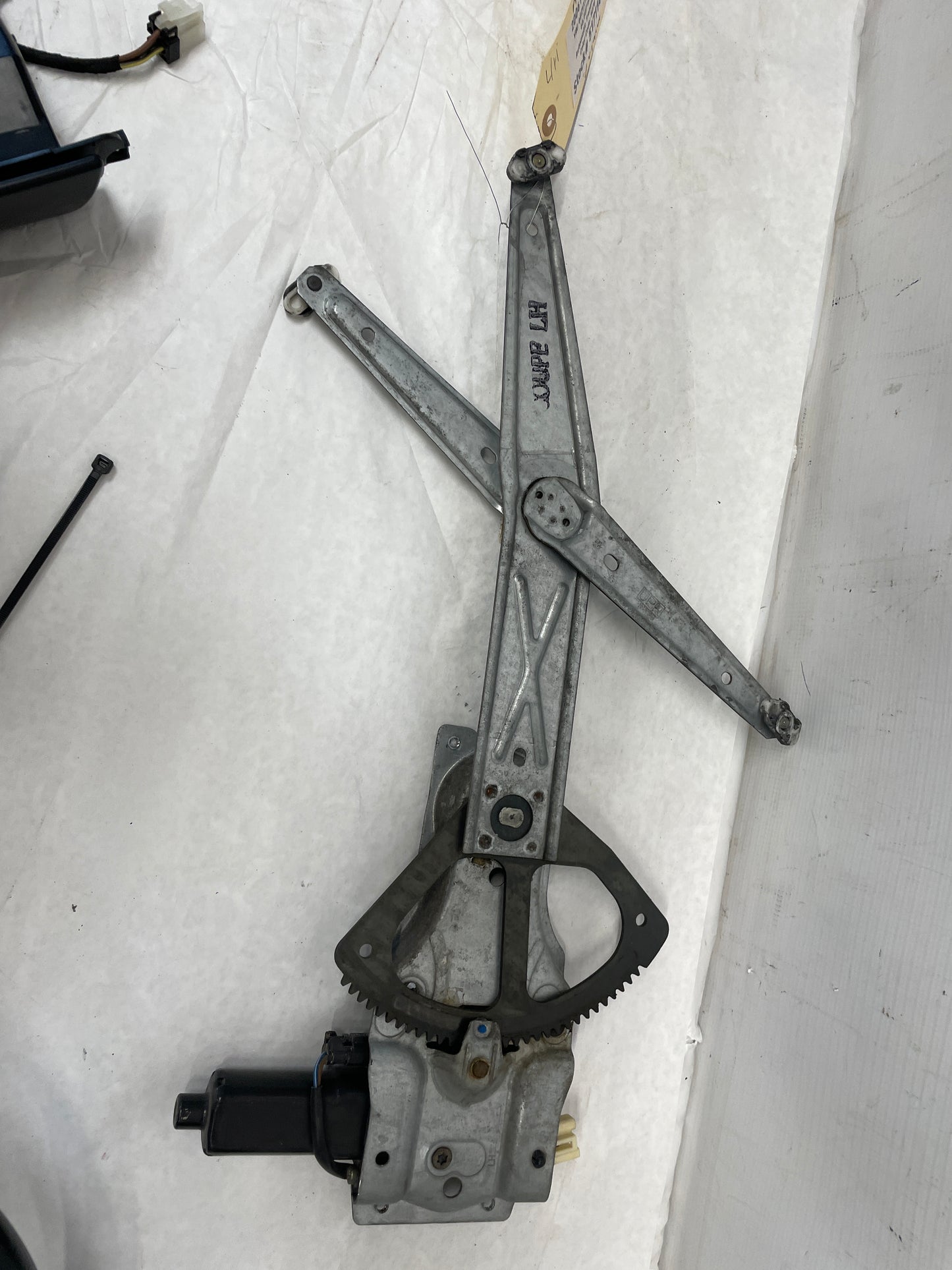 2006 Pontiac GTO LH Driver Window Regulator w/ Motor OEM