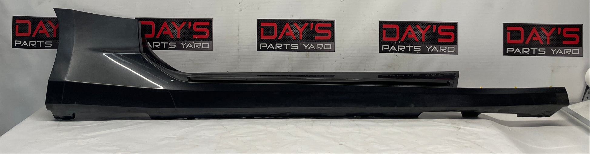 2018 Chevy Camaro SS RH Passenger Rocker Molding Panel OEM - Day's Parts Yard
