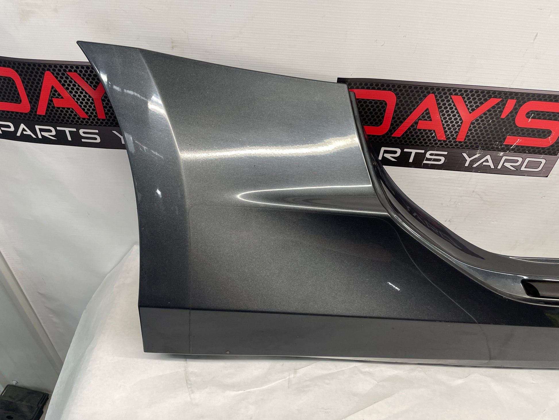 2018 Chevy Camaro SS RH Passenger Rocker Molding Panel OEM - Day's Parts Yard