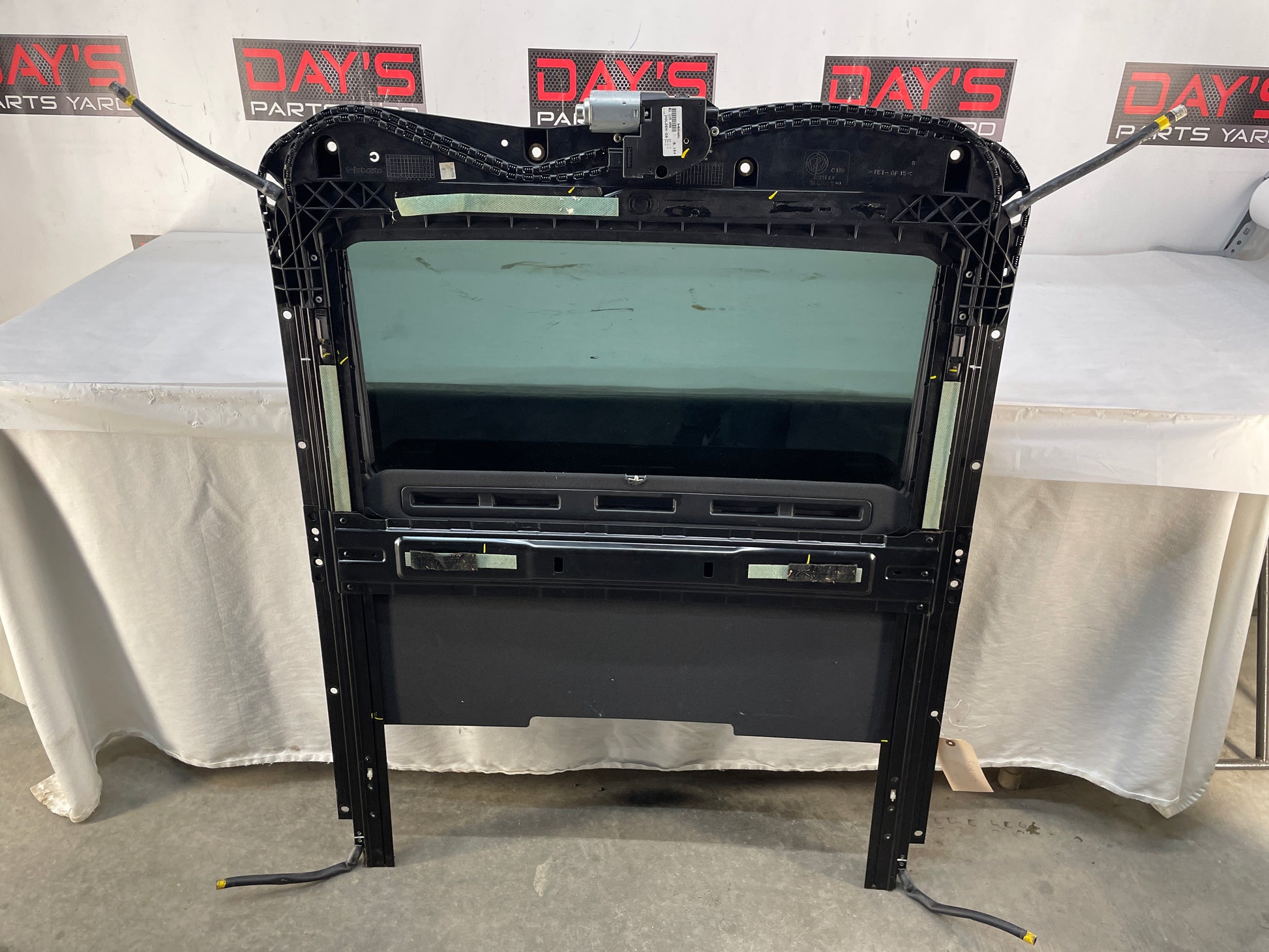 2009 Pontiac G8 Sun Moon Roof Sunroof Moonroof OEM - Day's Parts Yard