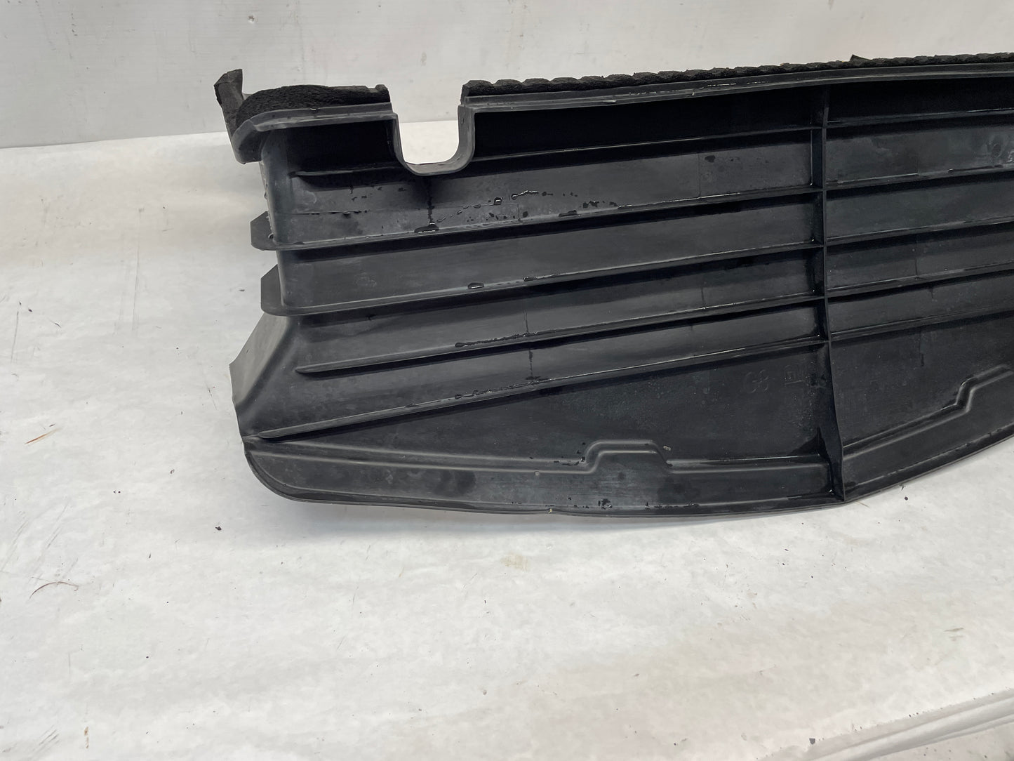 2009 Pontiac G8 Radiator Air Inlet Shroud OEM - Day's Parts Yard