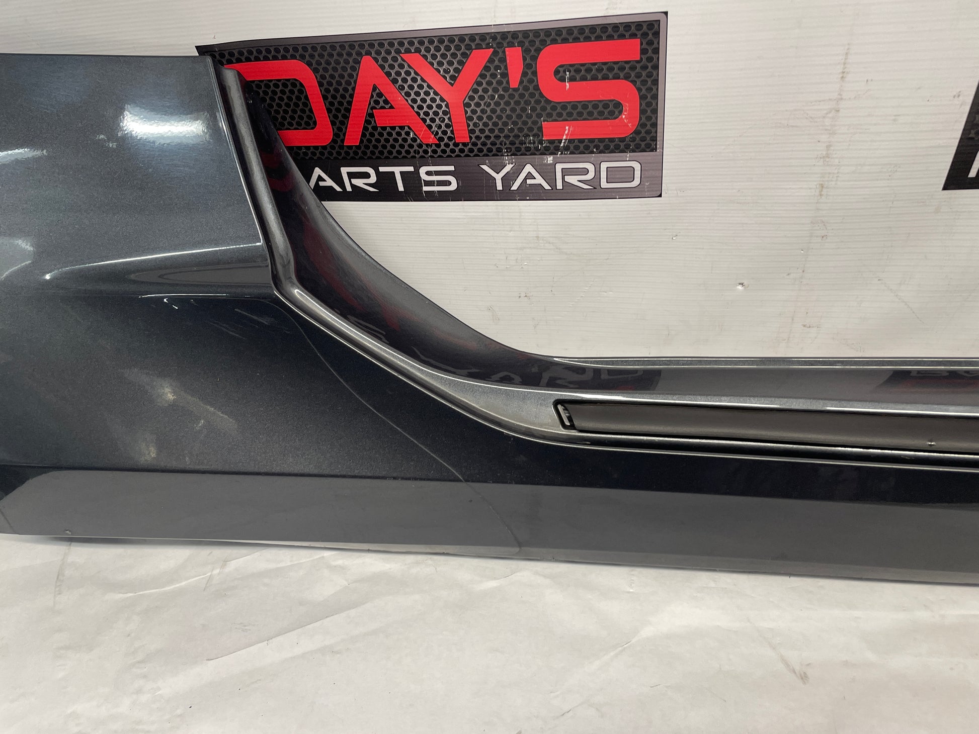 2018 Chevy Camaro SS RH Passenger Rocker Molding Panel OEM - Day's Parts Yard
