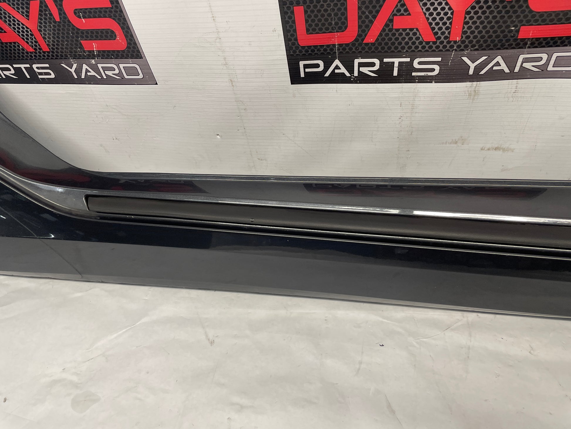 2018 Chevy Camaro SS RH Passenger Rocker Molding Panel OEM - Day's Parts Yard
